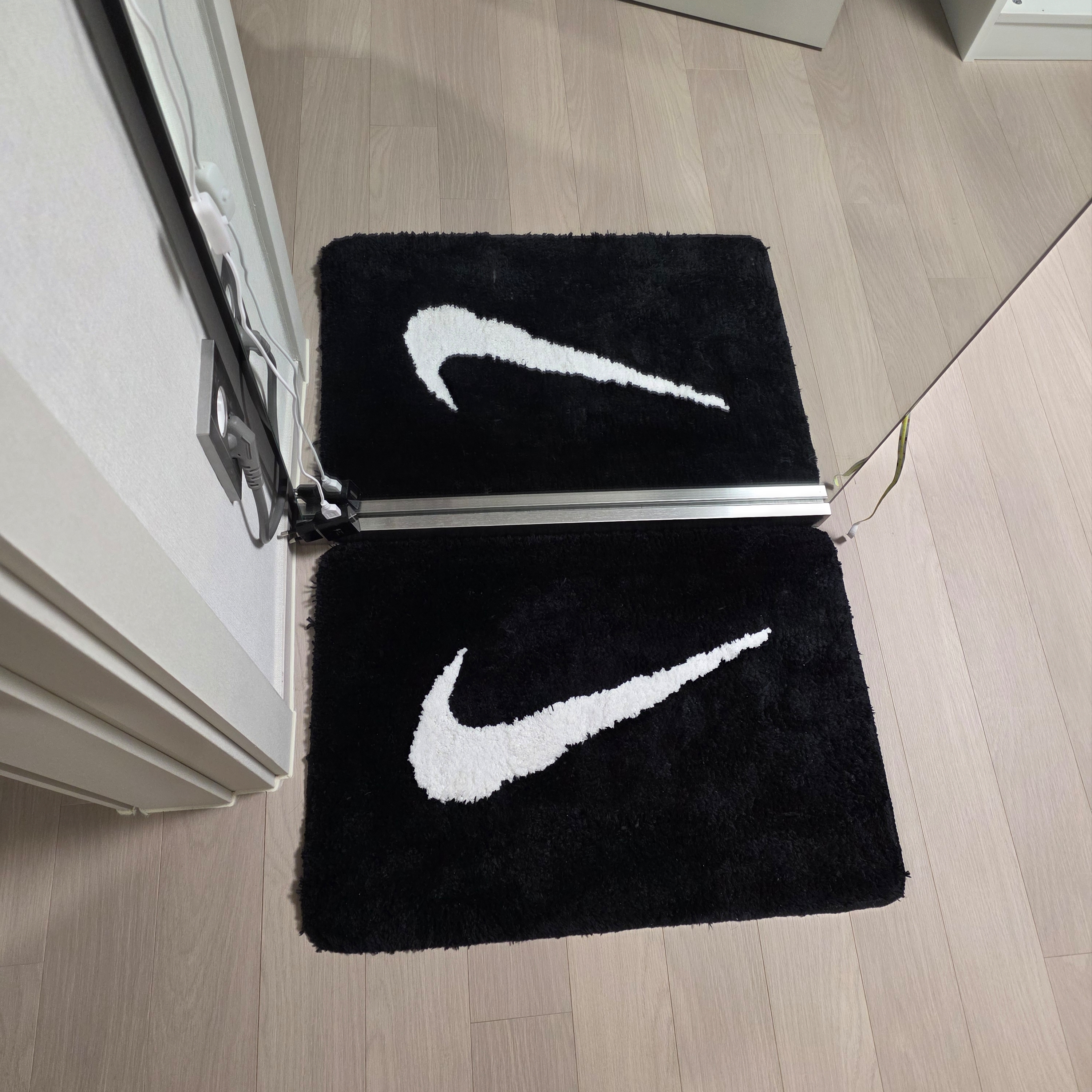 Nike Swoosh Rug Black White 착용 스타일