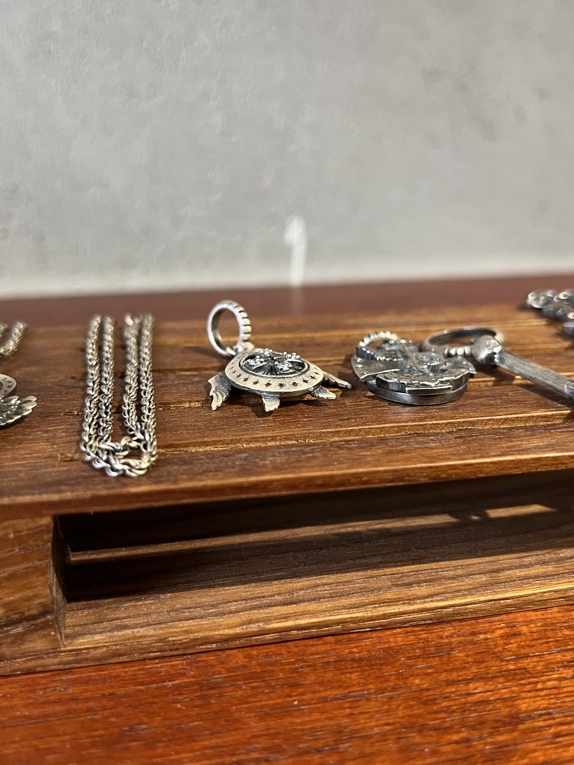 [프리오더] Polyteru 925 Silver Pendant Sea Turtle 착용 스타일