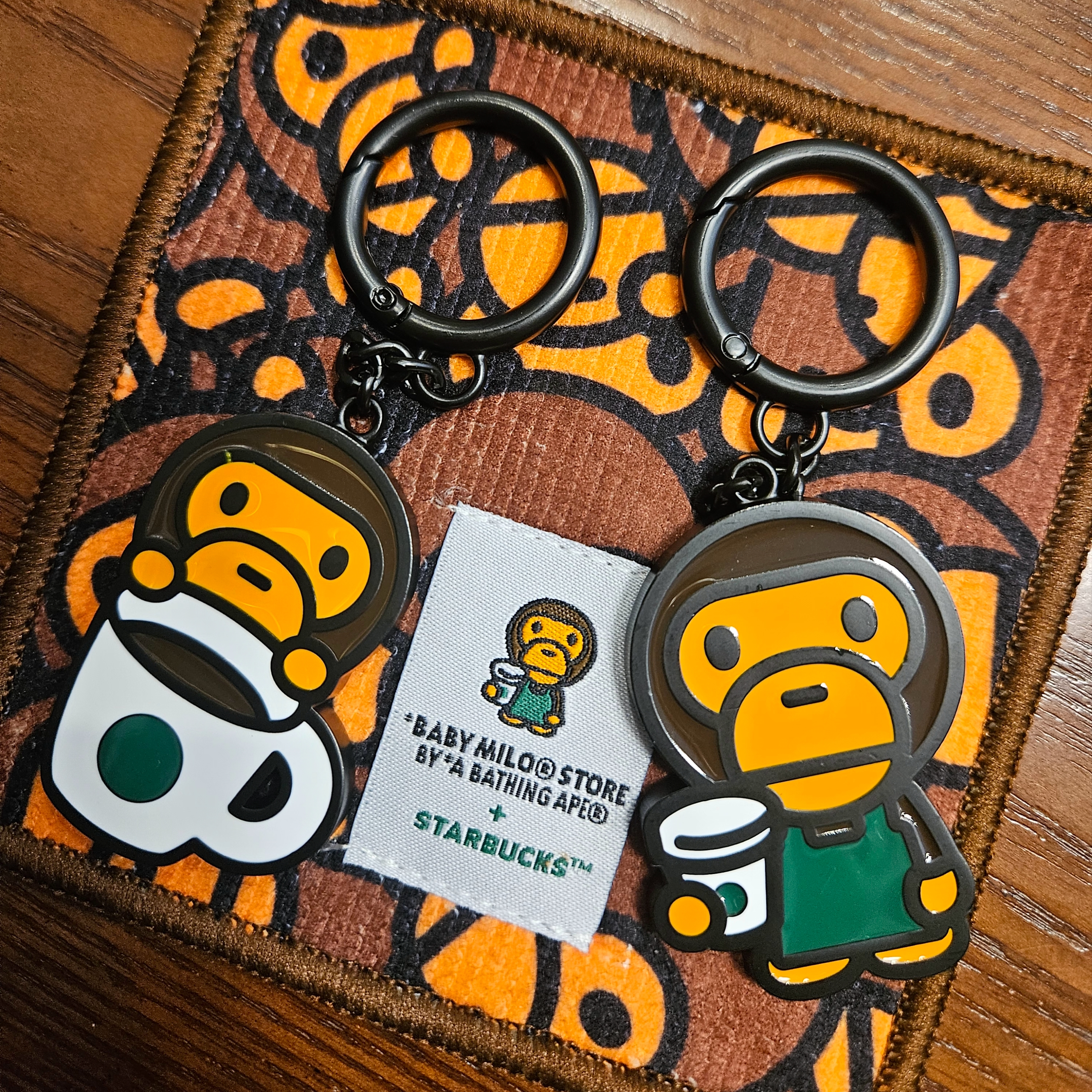 Starbucks x BAPE Baby Milo Keychain, Starbucks x BAPE Baby Milo Keychain 착용 스타일 - 1