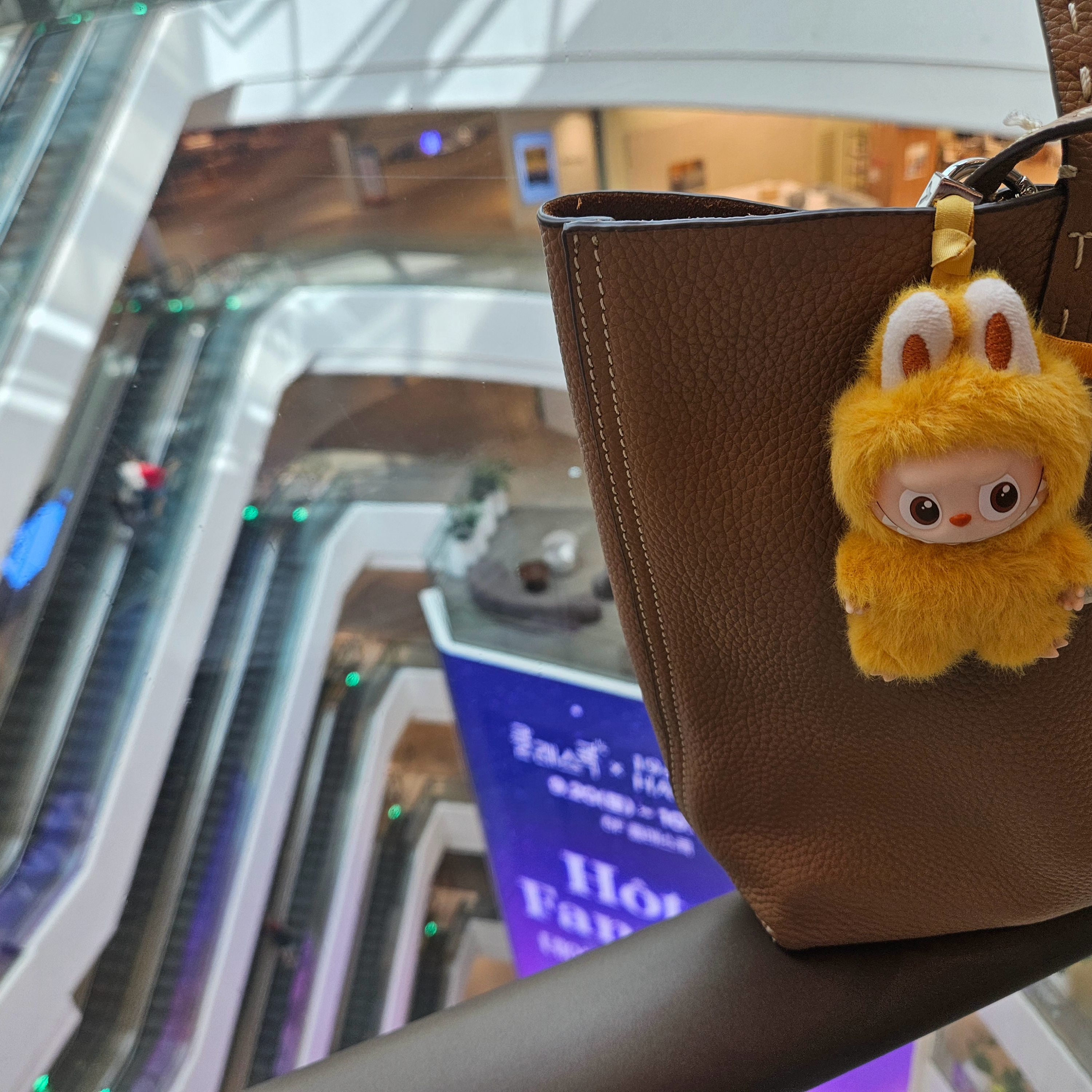 Pop Mart Labubu The Monsters Pin For Love Series Vinyl Plush Pendant (N-Z) Y (Opened Case) 착용 스타일 - 4