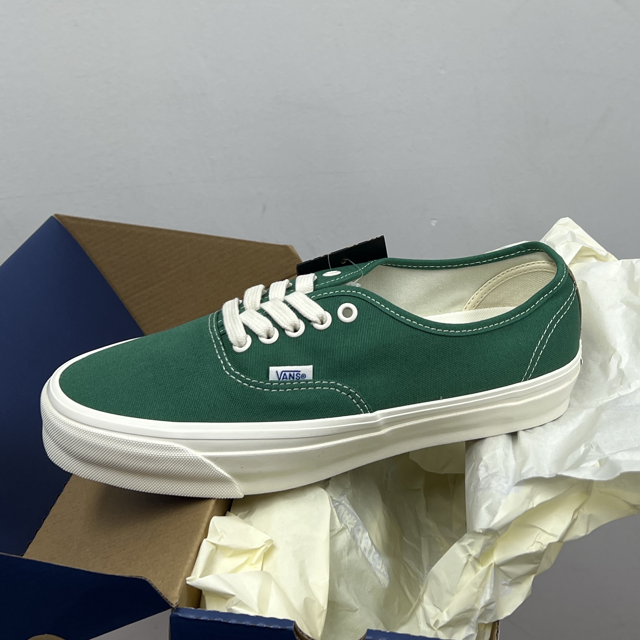 Vans Premium Authentic Reissue 44 LX Pine Green 착용 스타일