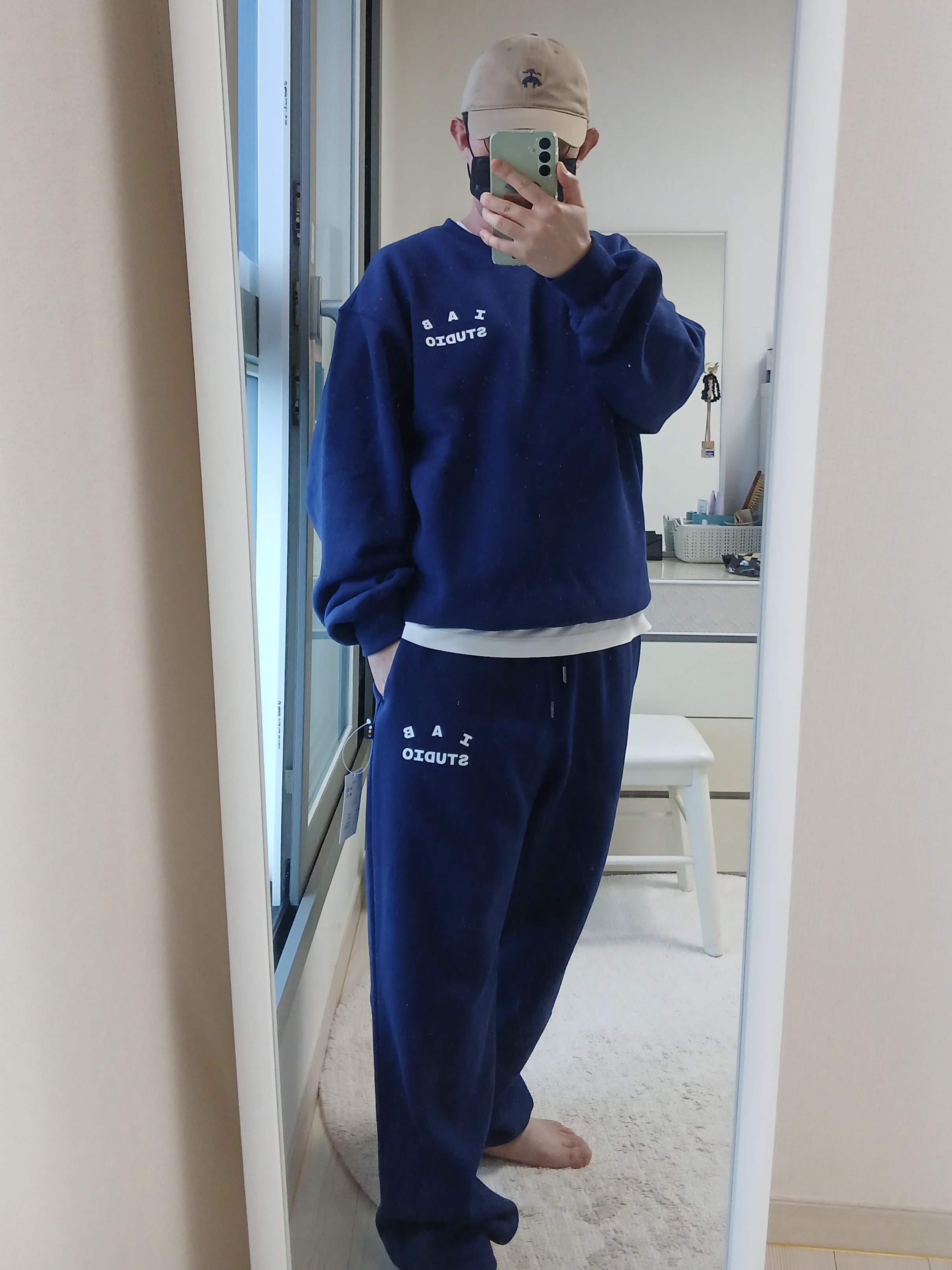 IAB Studio IAB Original Sweatpants Navy, IAB Studio IAB Original Sweatshirt Navy 착용 스타일 - 8