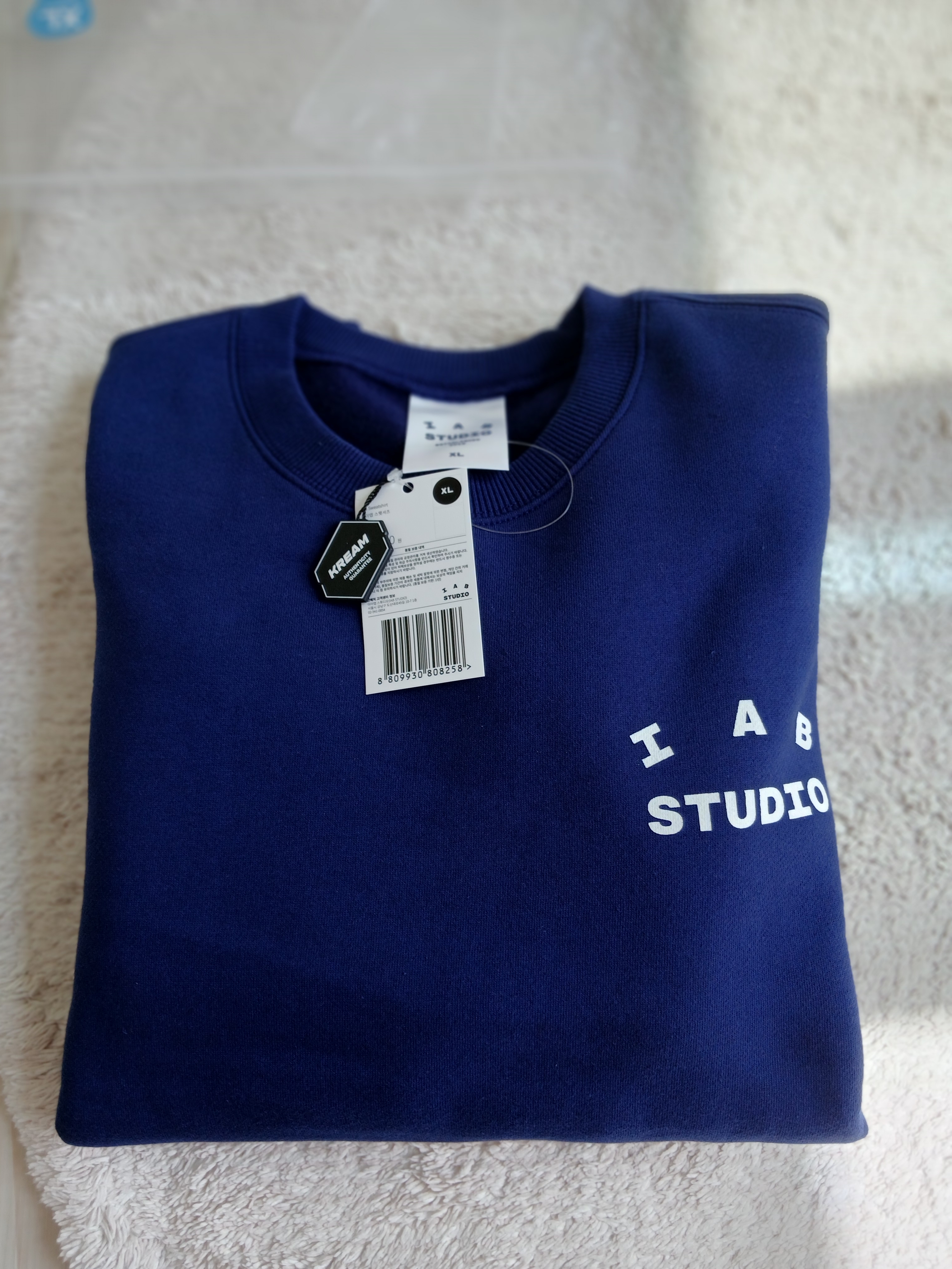 IAB Studio IAB Original Sweatshirt Navy 착용 스타일 - 3