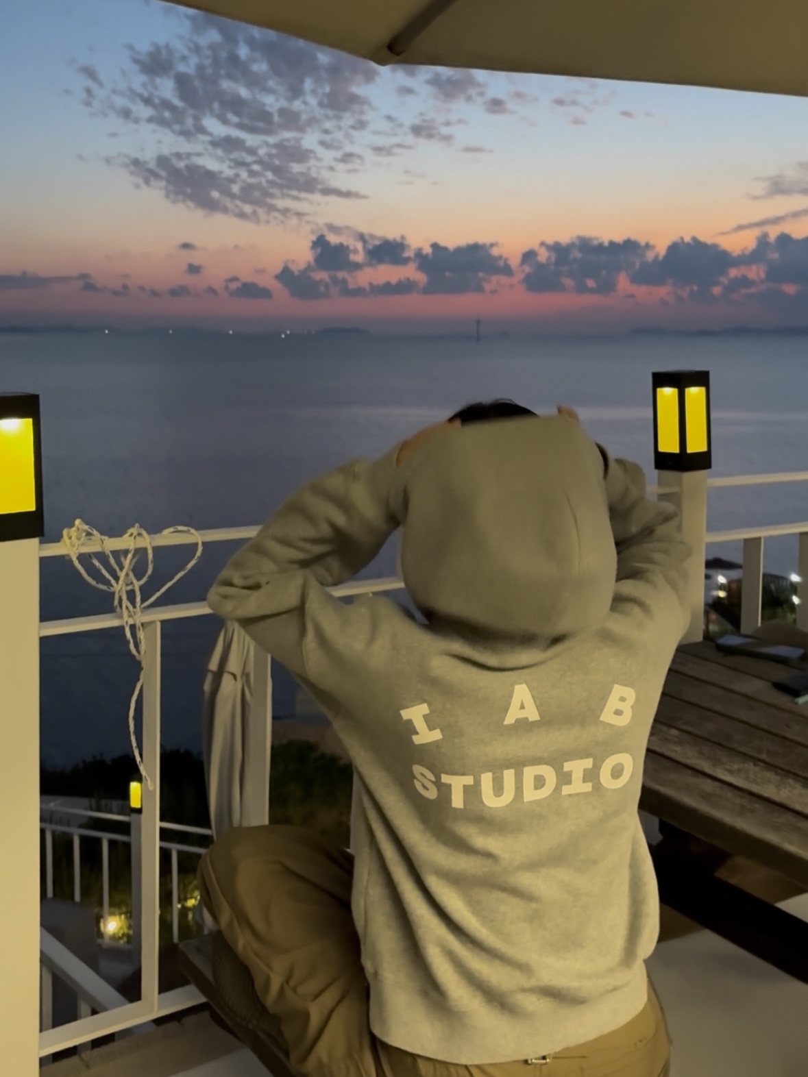 IAB Studio Hoodie Gray - 21SS 착용 스타일 - 1