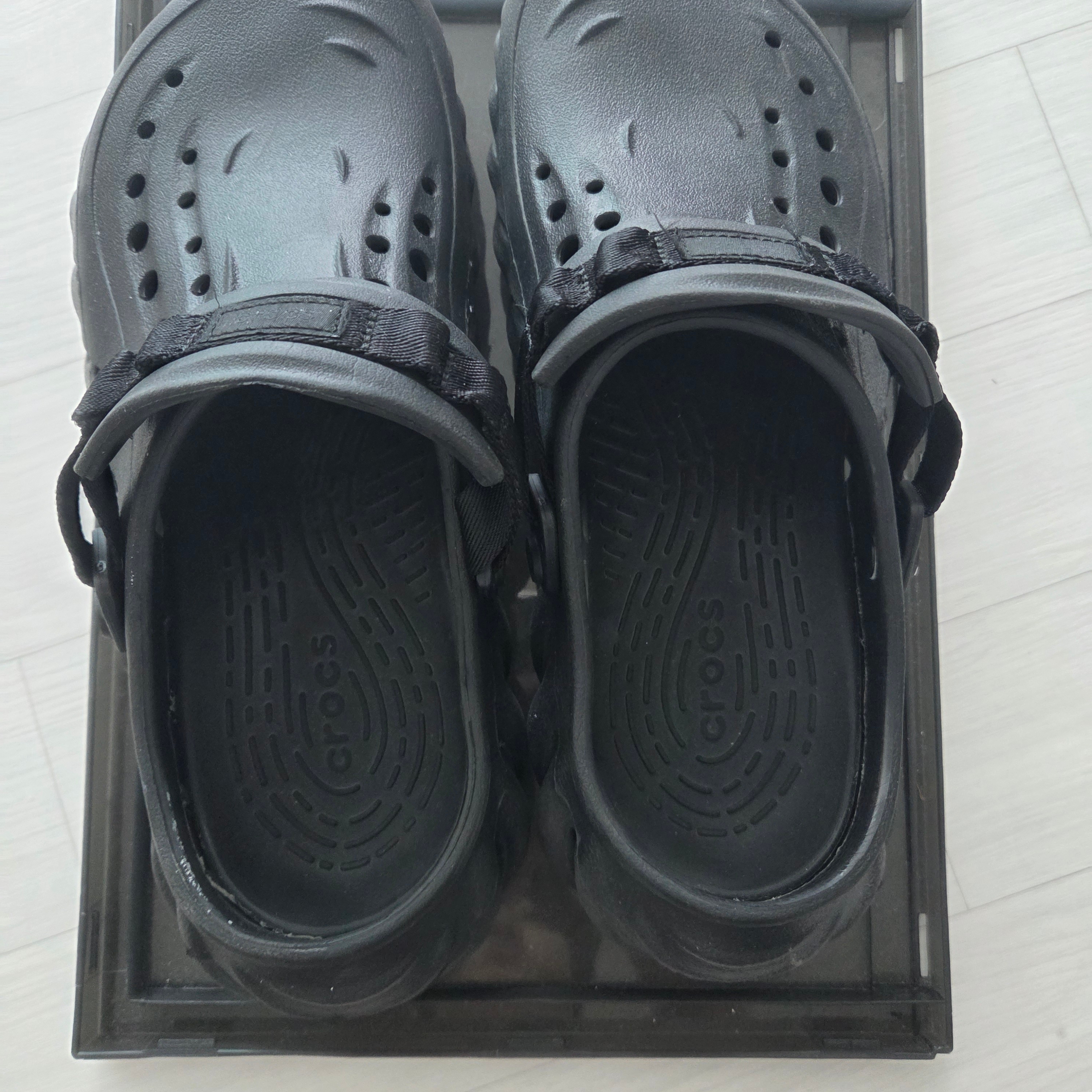 Crocs Echo Clog Black 착용 스타일
