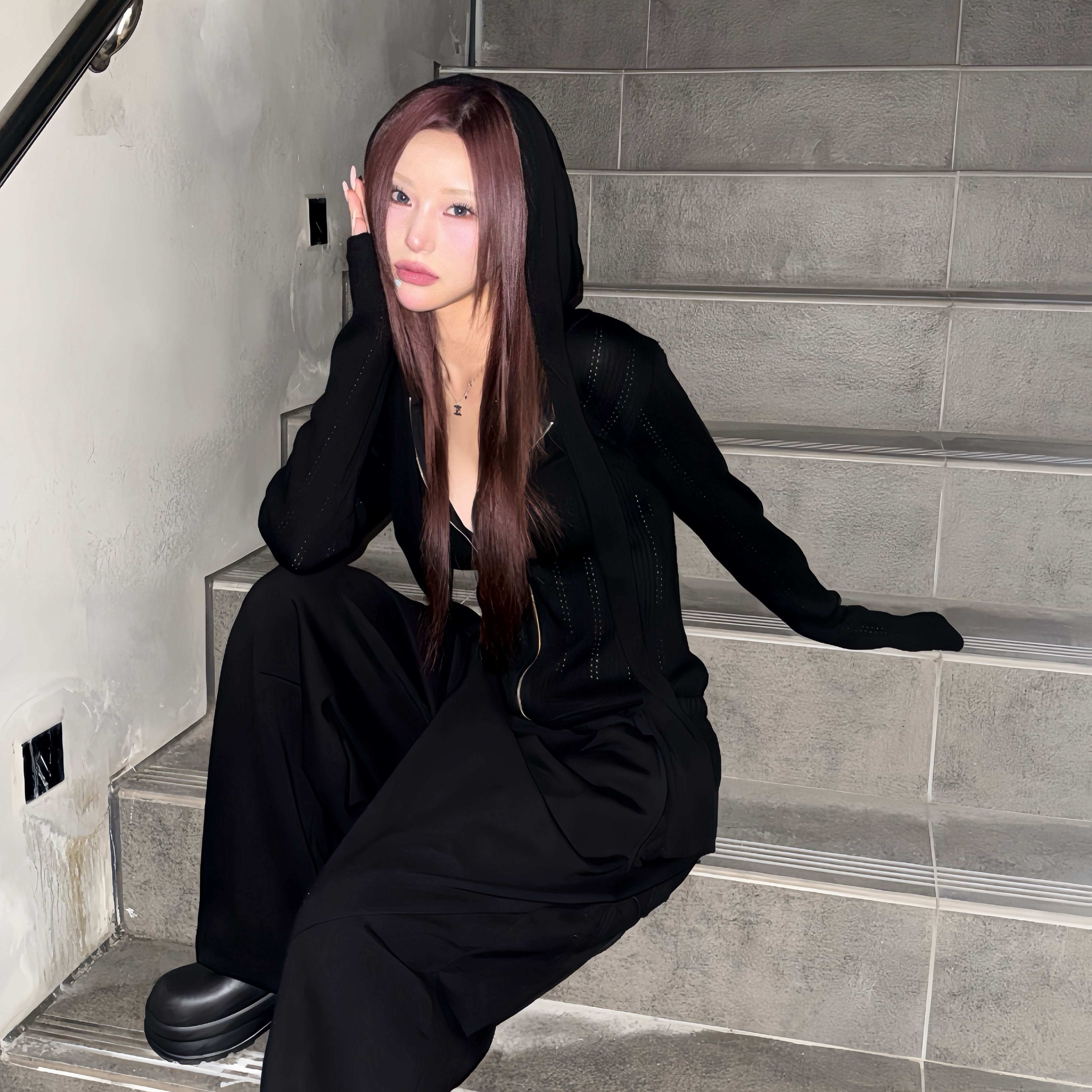 DAUSPICE Muffler Knit Hoodie Zip-up Black, DAUSPICE Symbol Sweat Pants Black 착용 스타일