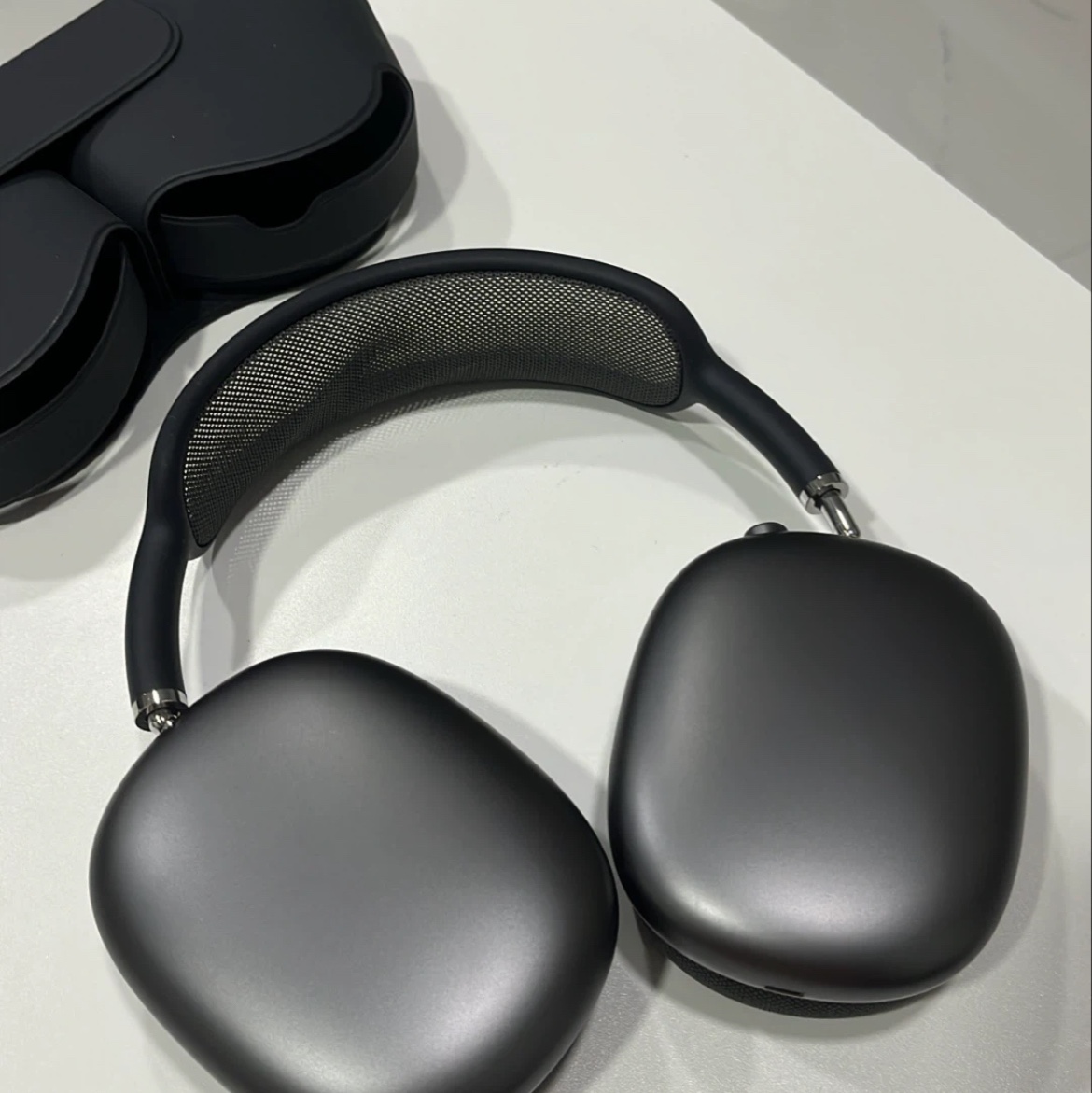 Apple AirPods Max Lightning Space Gray (Korean Ver.) 착용 스타일