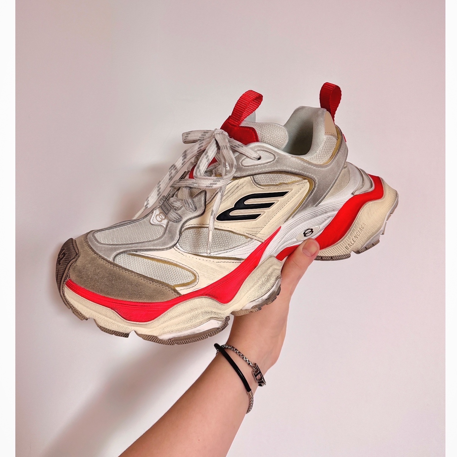 Balenciaga Cargo Sneakers Beige Grey Red, Balenciaga Flared Cargo Pants Black 착용 스타일 - 1