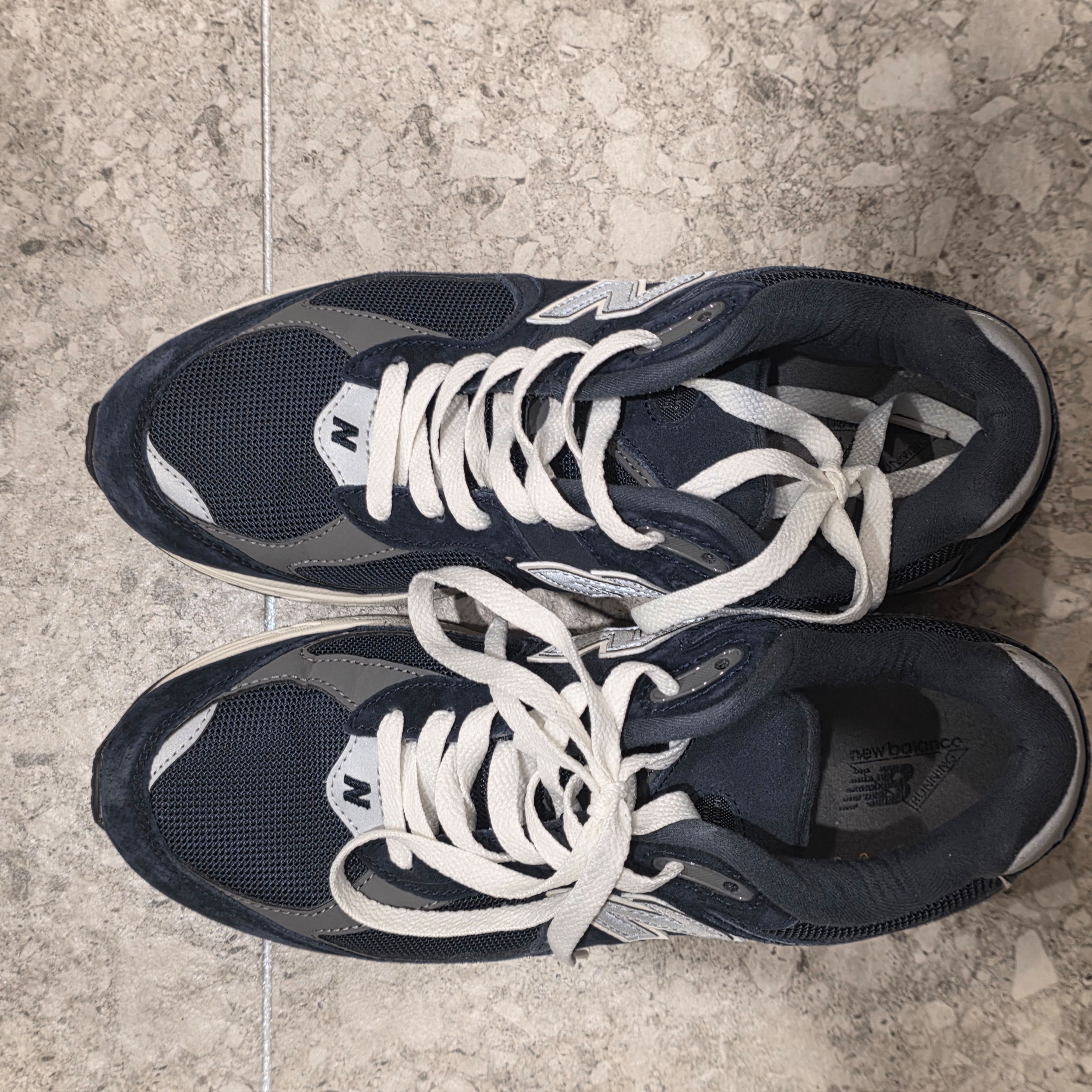 New Balance 2002R Eclipse Castlerock 착용 스타일