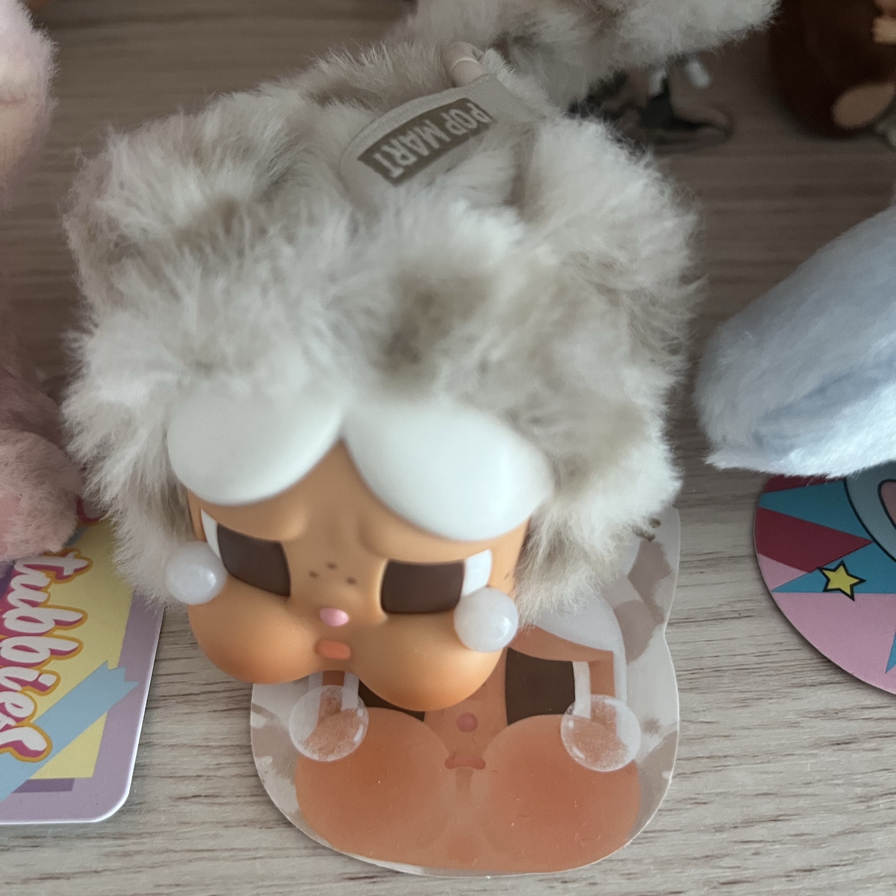 Pop Mart Crybaby Wild But Cutie Series Vinyl Plush Pendant Vanilla Cutie (Opened Case) 착용 스타일