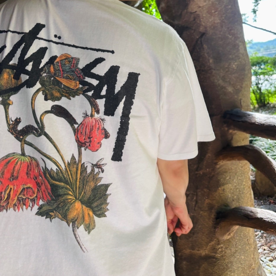 Stussy Withered Flower T-Shirt White 착용 스타일