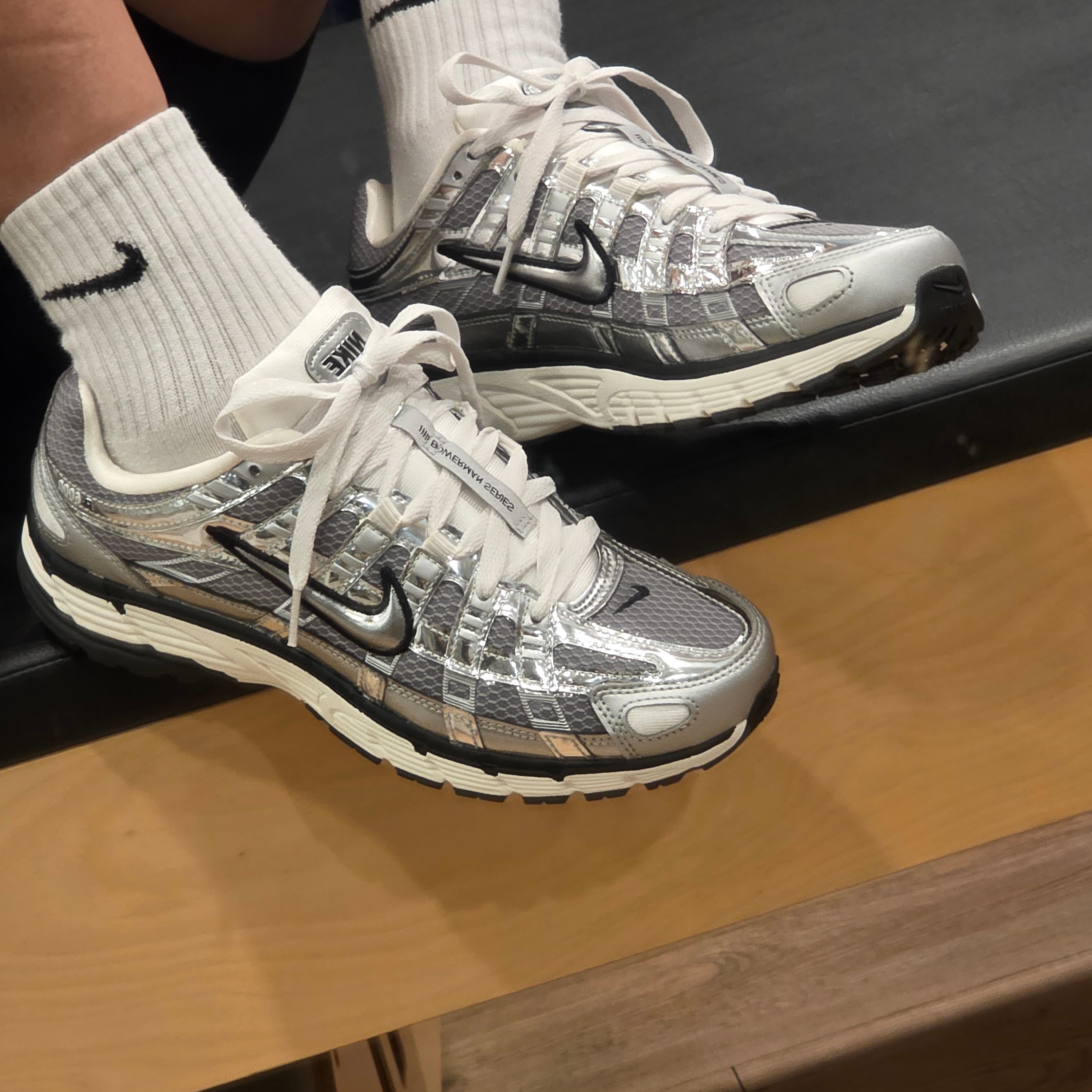 Nike P-6000 Metallic Silver 착용 스타일 - 1