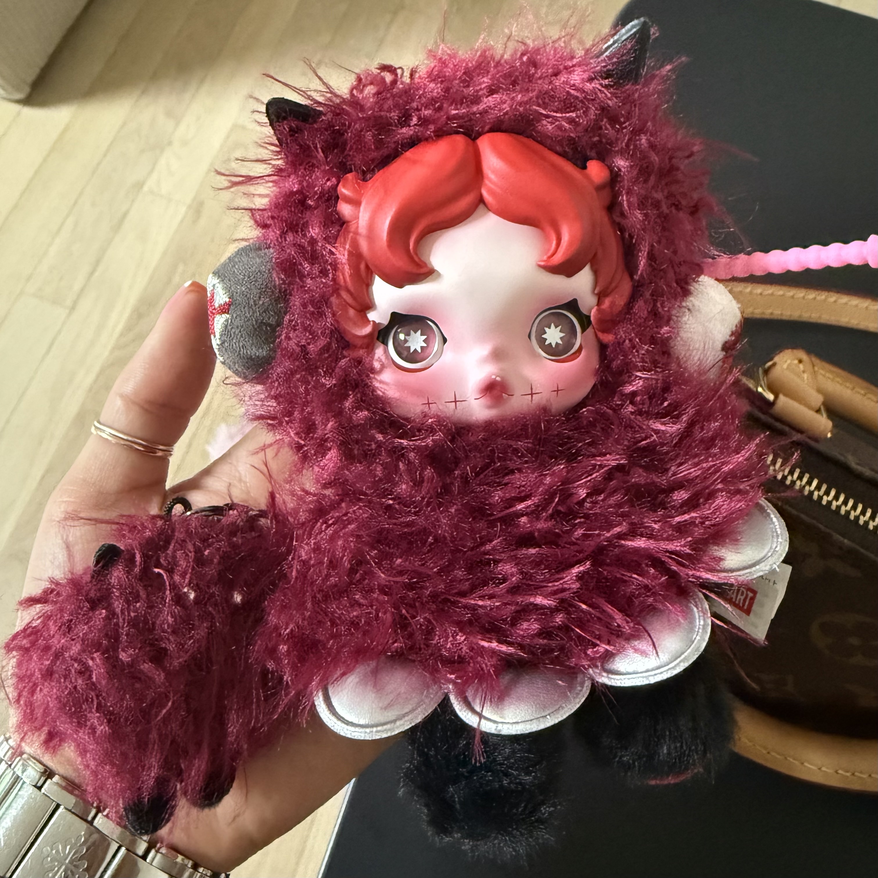 Pop Mart Skullpanda You Found Me ! Series Plush Doll Pendant Chomp (Opened Case) 착용 스타일