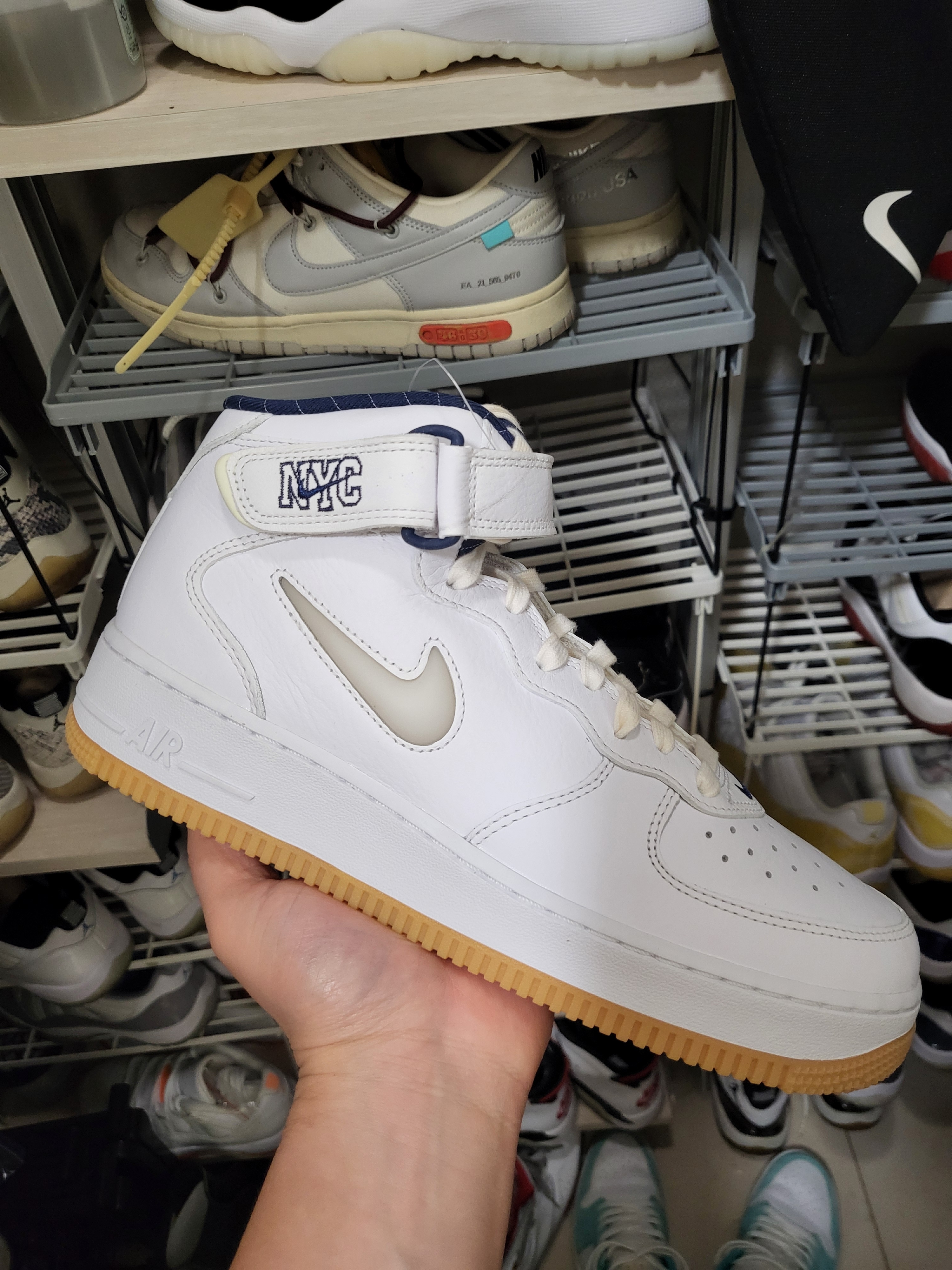 Nike Air Force 1 Mid QS NYC White Midnight Navy 착용 스타일 - 1