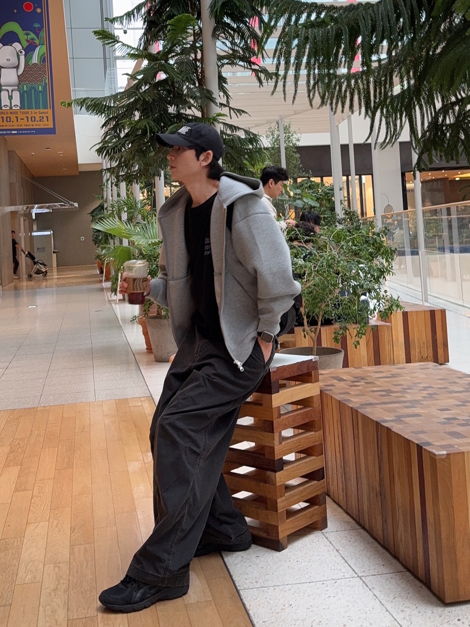 Asics Jog 100 T Black - 4E Extra Wide, Uniqlo C Wide Parachute Pants Denim Dark Gray - KR 착용 스타일 - 2