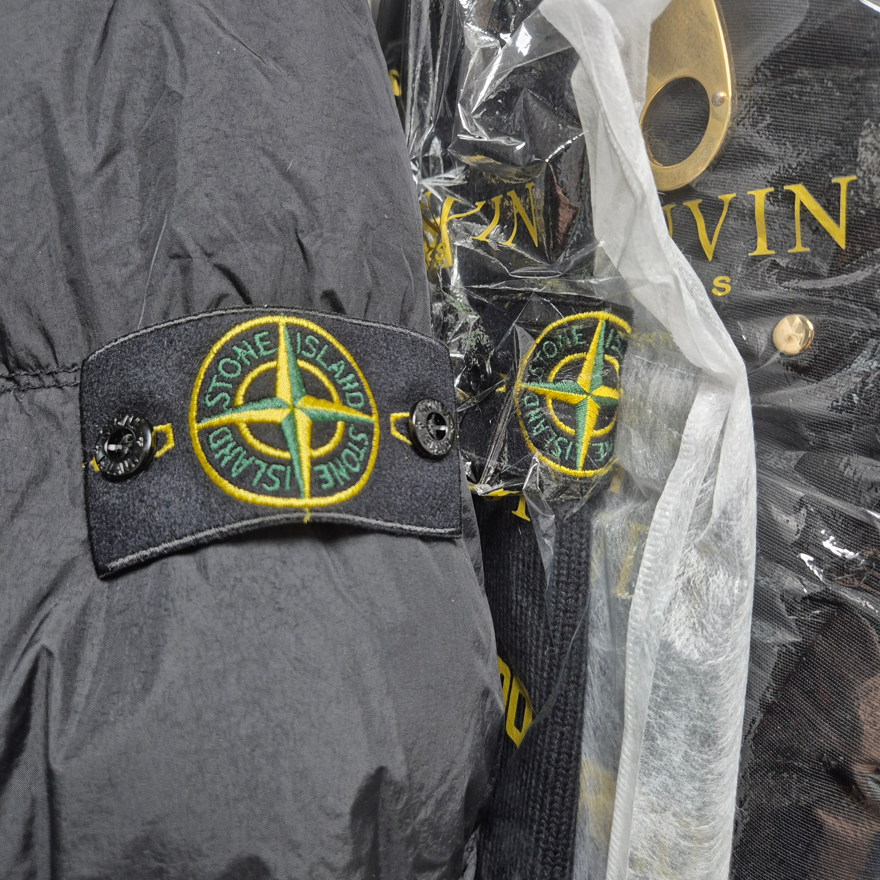 Stone Island 4100010 Crinkle Reps NY Recycled Nylon Down Jacket with Wind Resistant Black - 25FW 착용 스타일 - 5