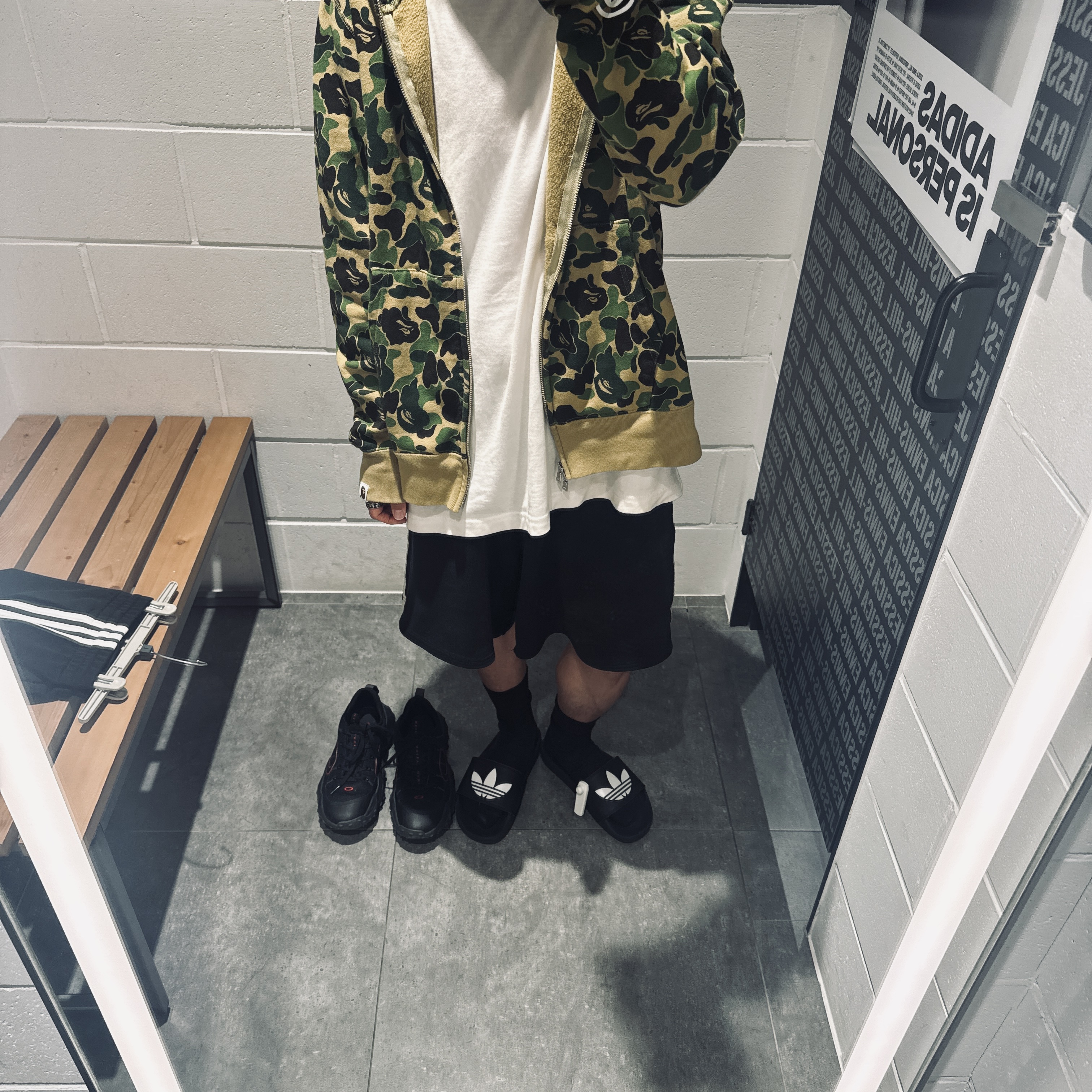 BAPE ABC Camo Shark Full Zip Hoodie Green 착용 스타일 - 2