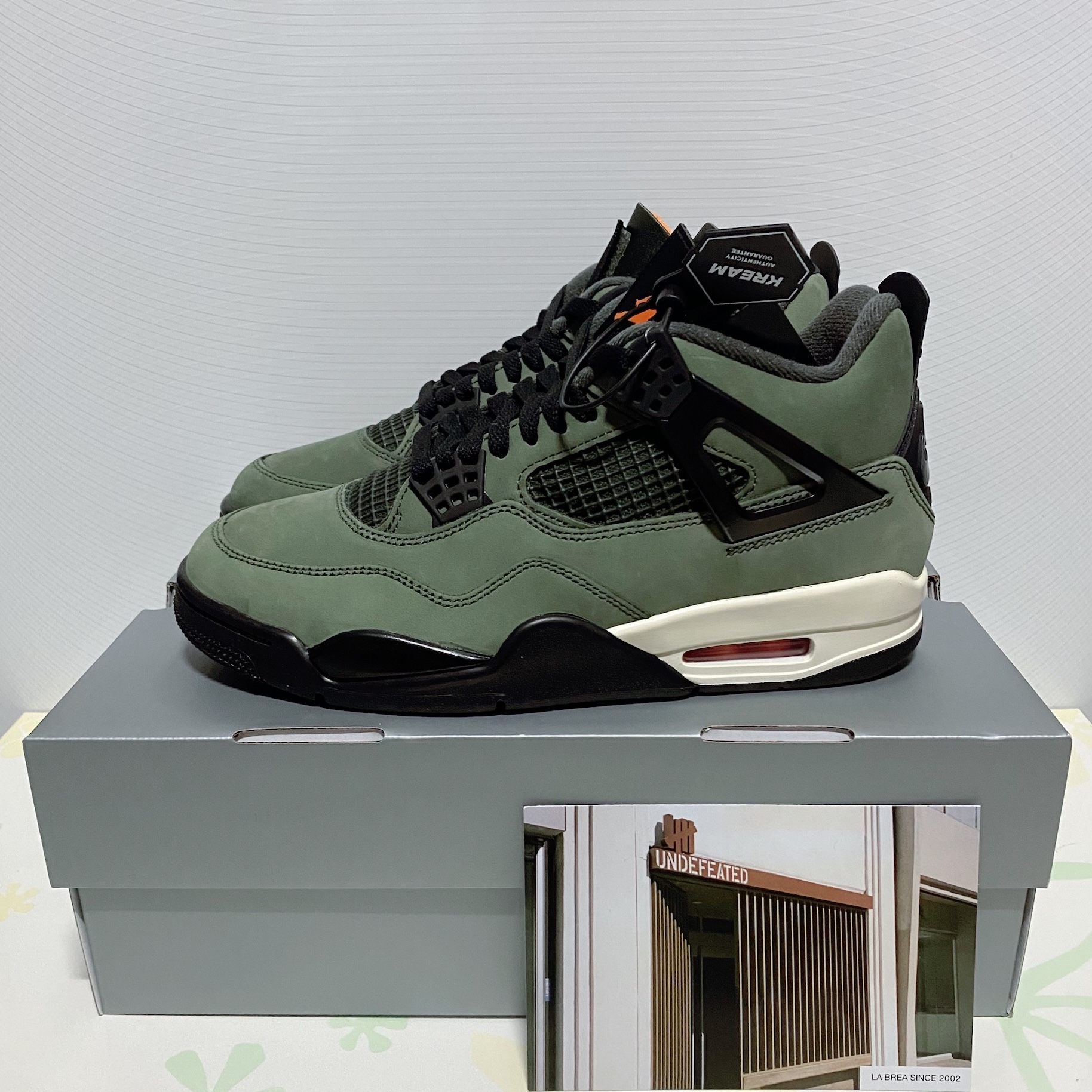 Jordan 4 x Undefeated Retro OG SP Deep Green and Clementine 착용 스타일