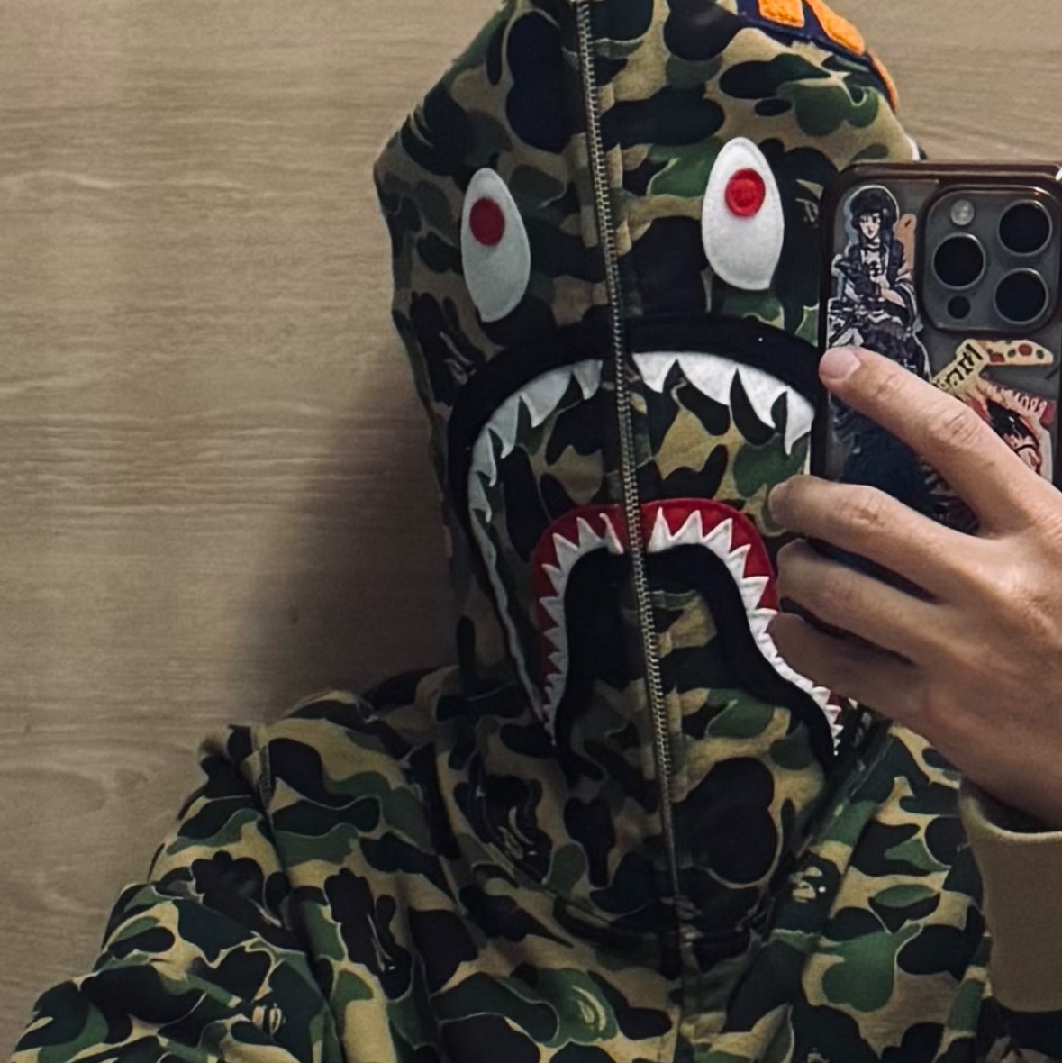 BAPE ABC Camo Shark Full Zip Hoodie Green 착용 스타일 - 3
