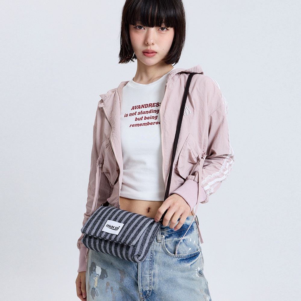 마크니 스트라이프 스트링 크로스백 차콜(MACNI Stripe String Cross Bag Charcoal) - 2