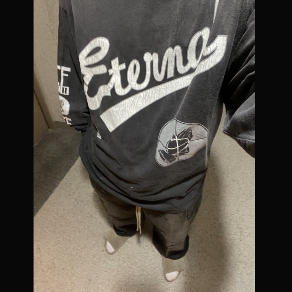 Fear of God x Birkenstock Los Feliz Suede Taupe, Saint Mxxxxxx x Fear of God SNT L/S T-Shirt Black - 25SS 착용 스타일