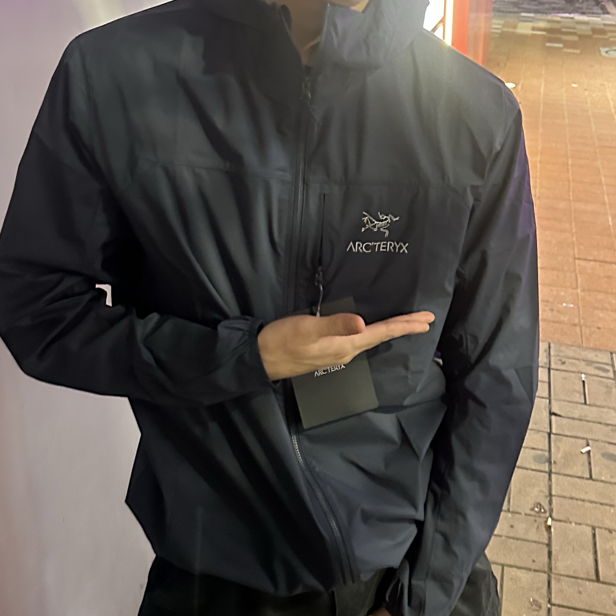 Arc'teryx Squamish Hoody Black Sapphire 착용 스타일 - 3