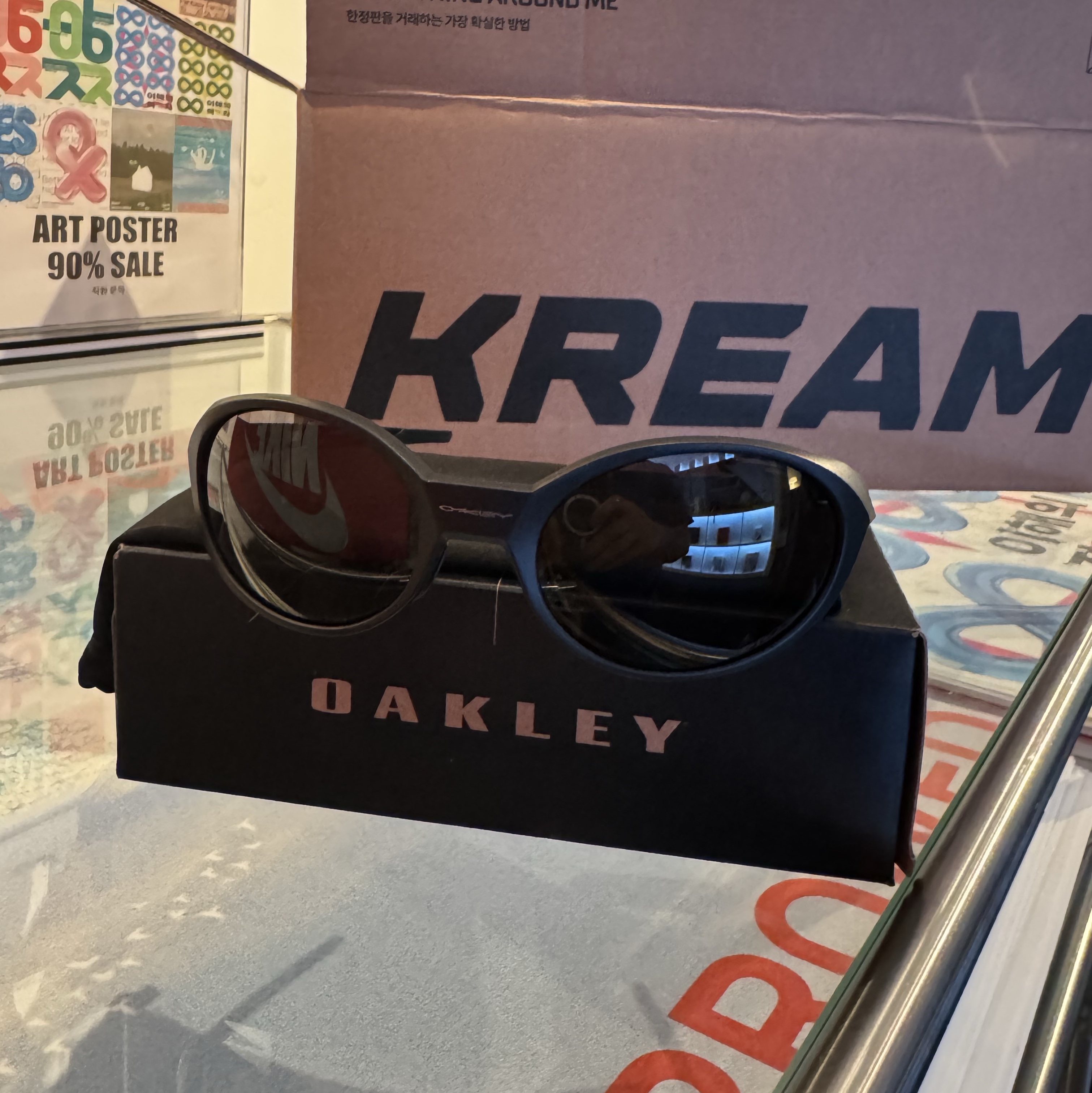 Oakley Eye Jacket Redux Matte Black Frame Prizm Grey Lenses High Bridge Fit 착용 스타일 - 2