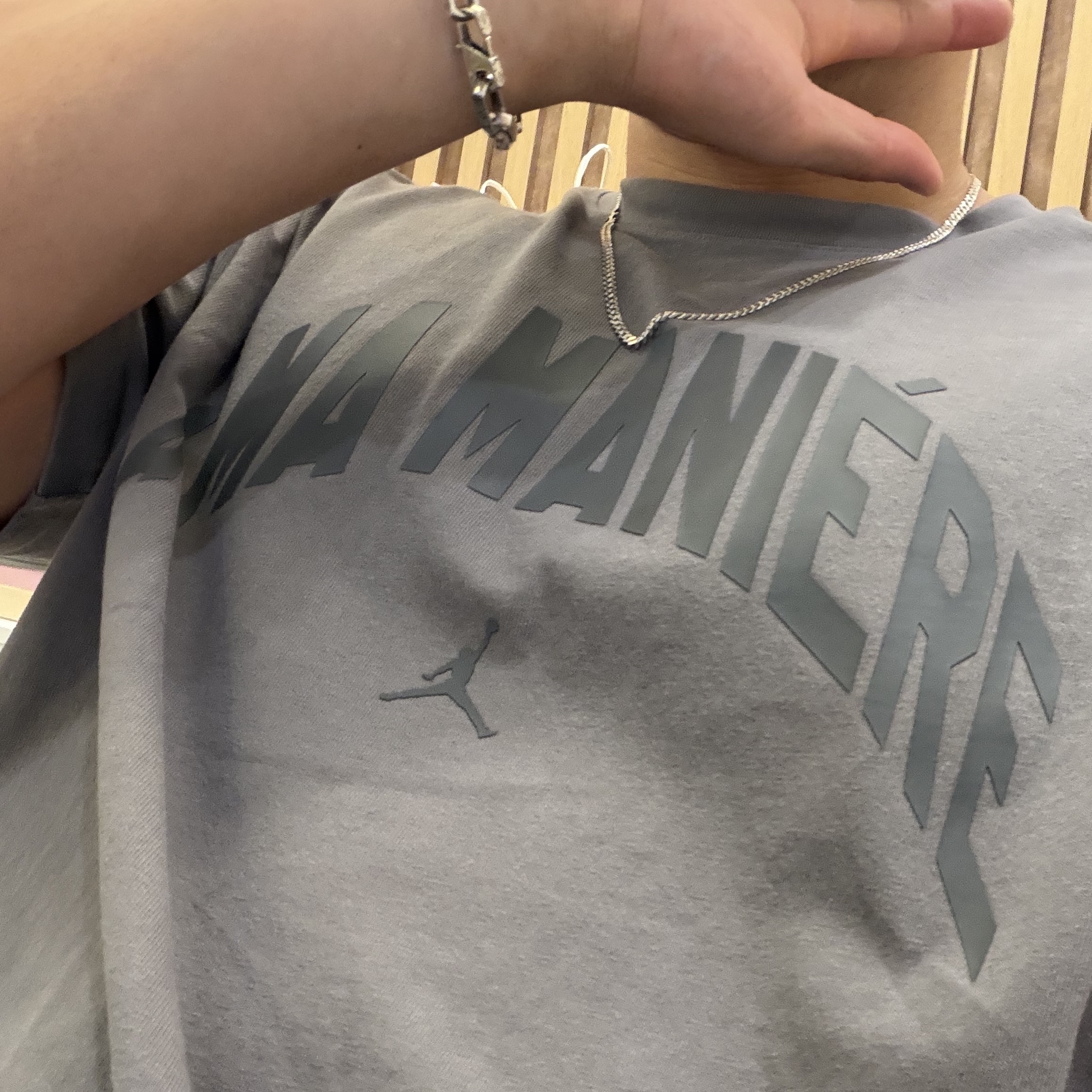 Jordan x A Ma Maniere T-Shirt Flat Pewter (HF0538-029) 착용 스타일