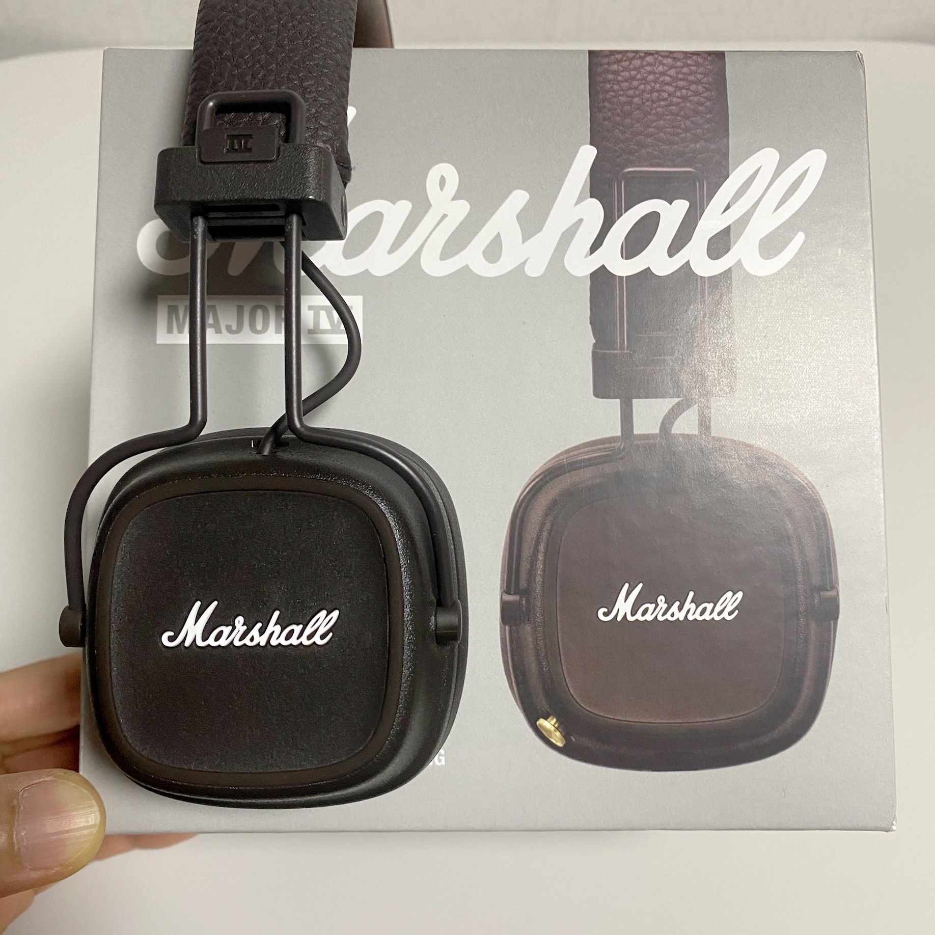 Marshall Major IV Brown (Korean Ver.) 착용 스타일