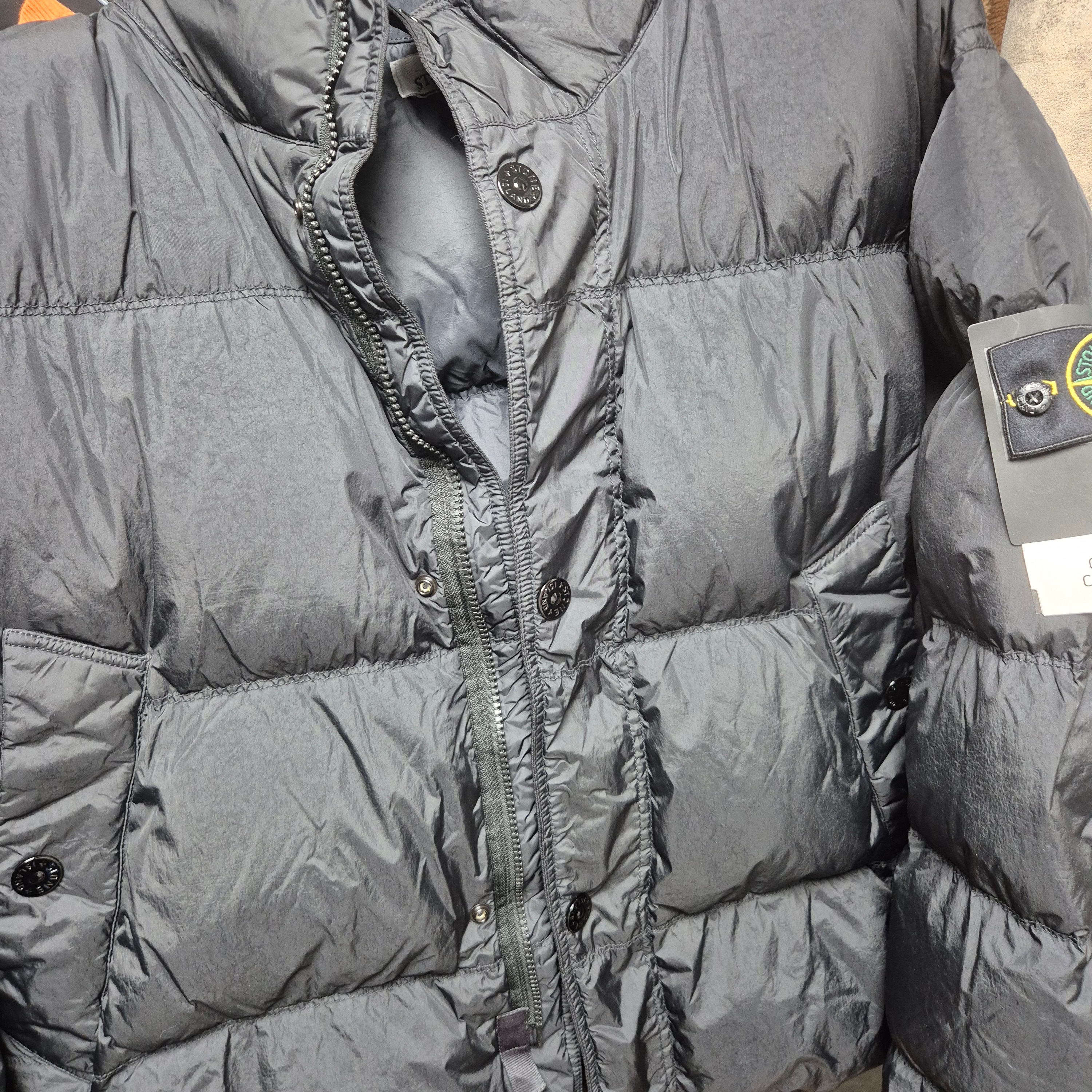 Stone Island 4100010 Crinkle Reps NY Recycled Nylon Down Jacket with Wind Resistant Black - 25FW 착용 스타일 - 4