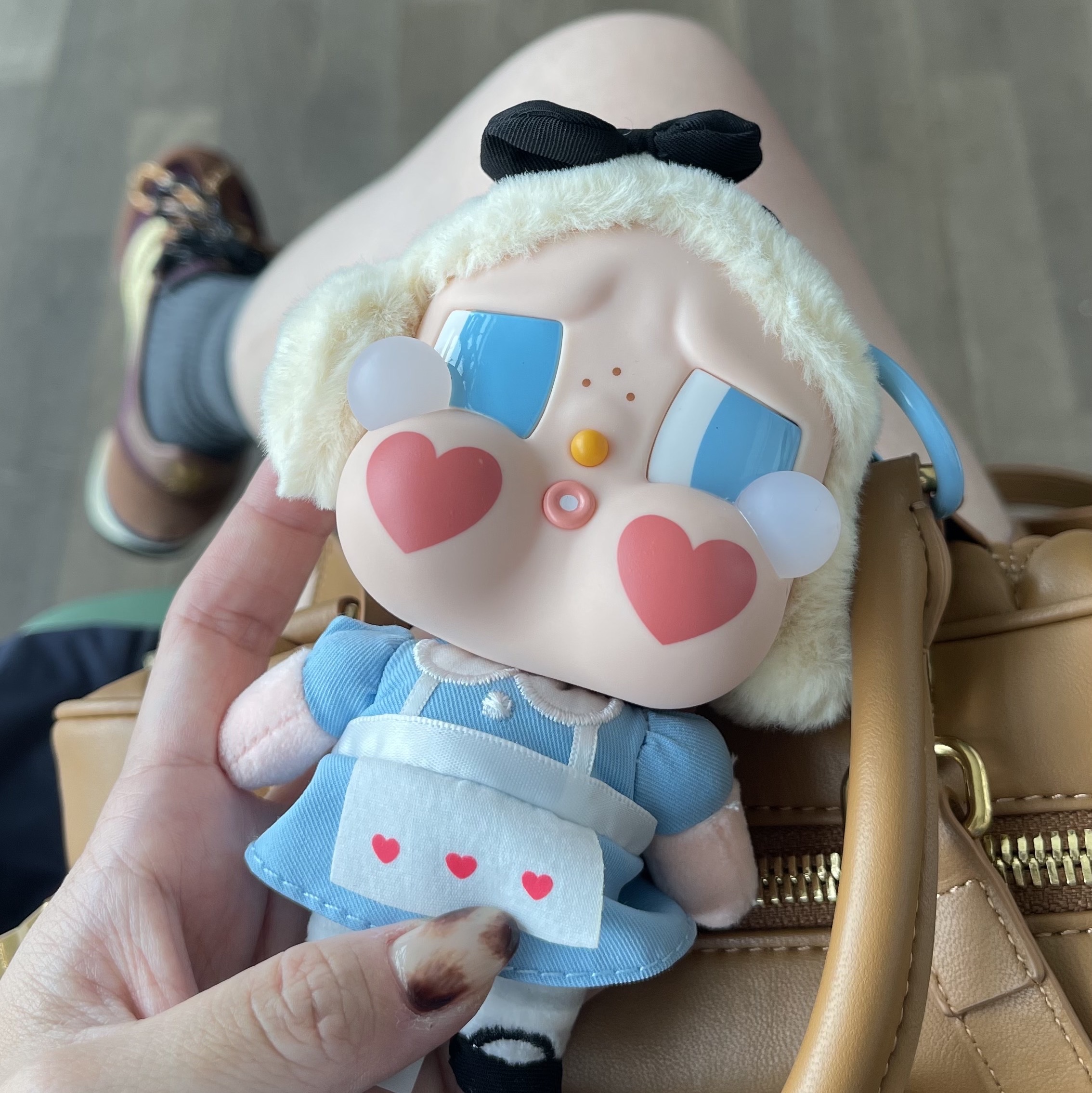Pop Mart Crybaby Crying Again Series Plush Keyring She's Alice (Opened Case) 착용 스타일