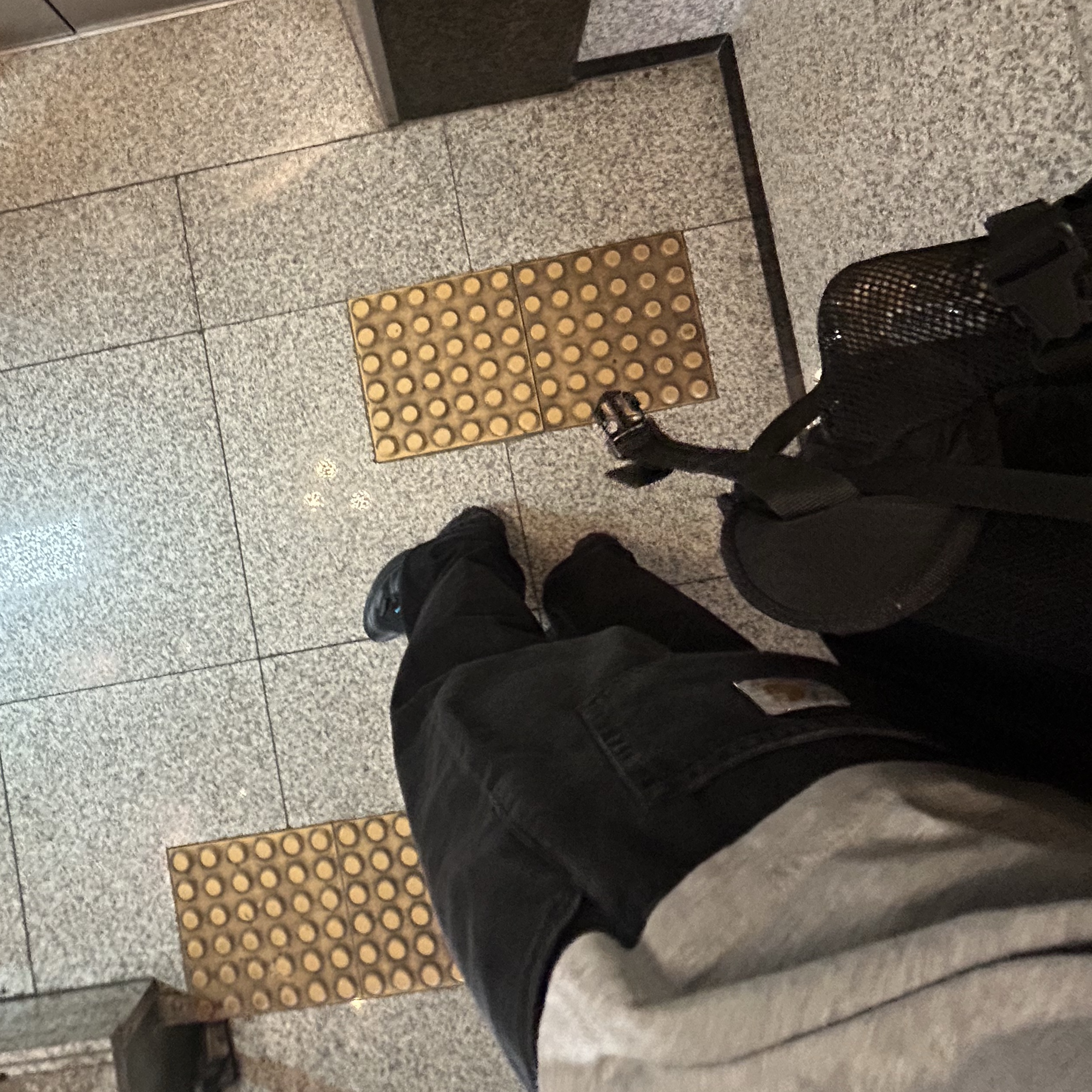 Carhartt WIP Robertson Denim Landon Pants Black Stone Washed, Salomon XT-6 ADV Black 착용 스타일 - 2