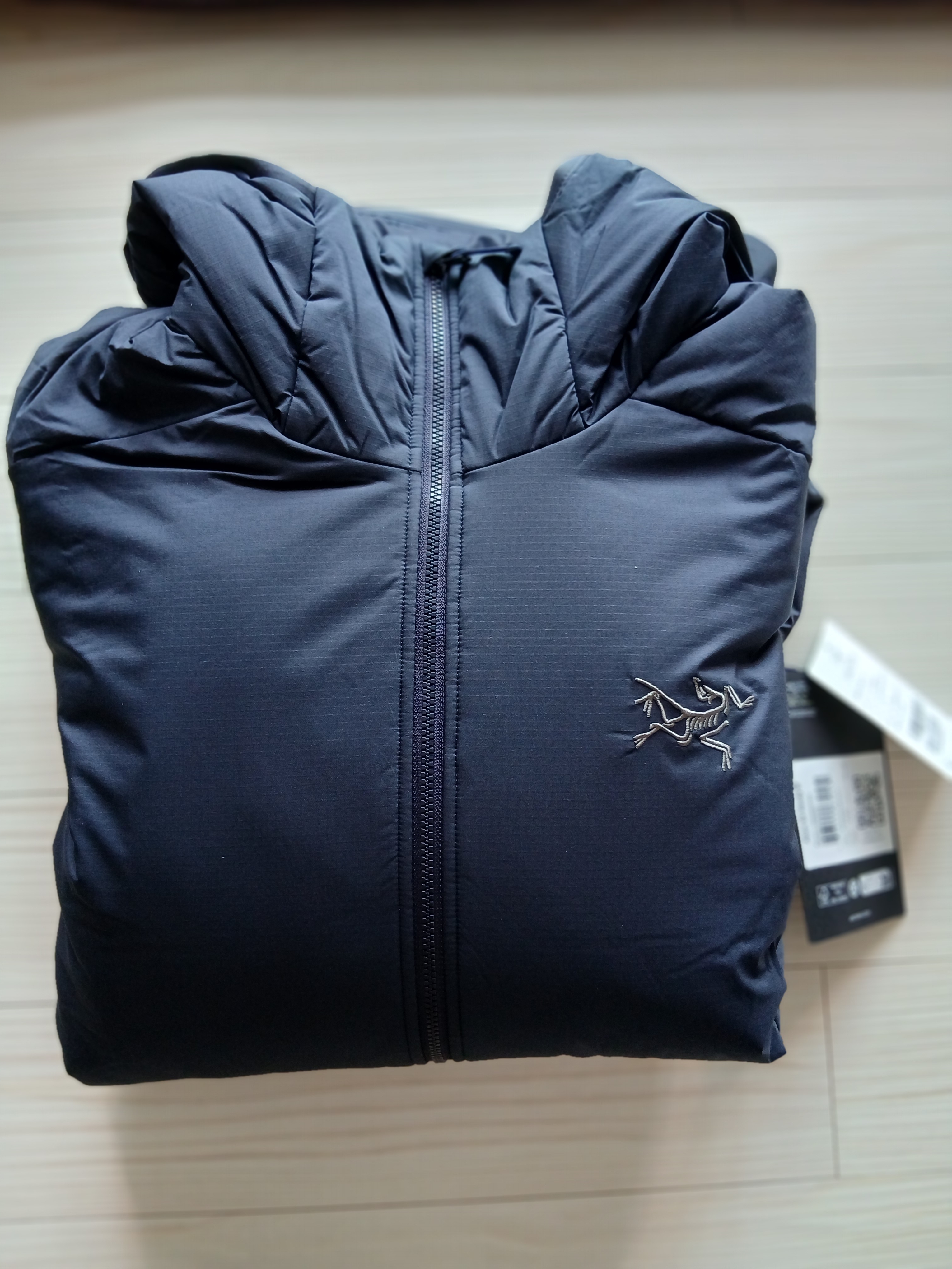 Arc'teryx Atom SV Hoody Black Sapphire 착용 스타일 - 3