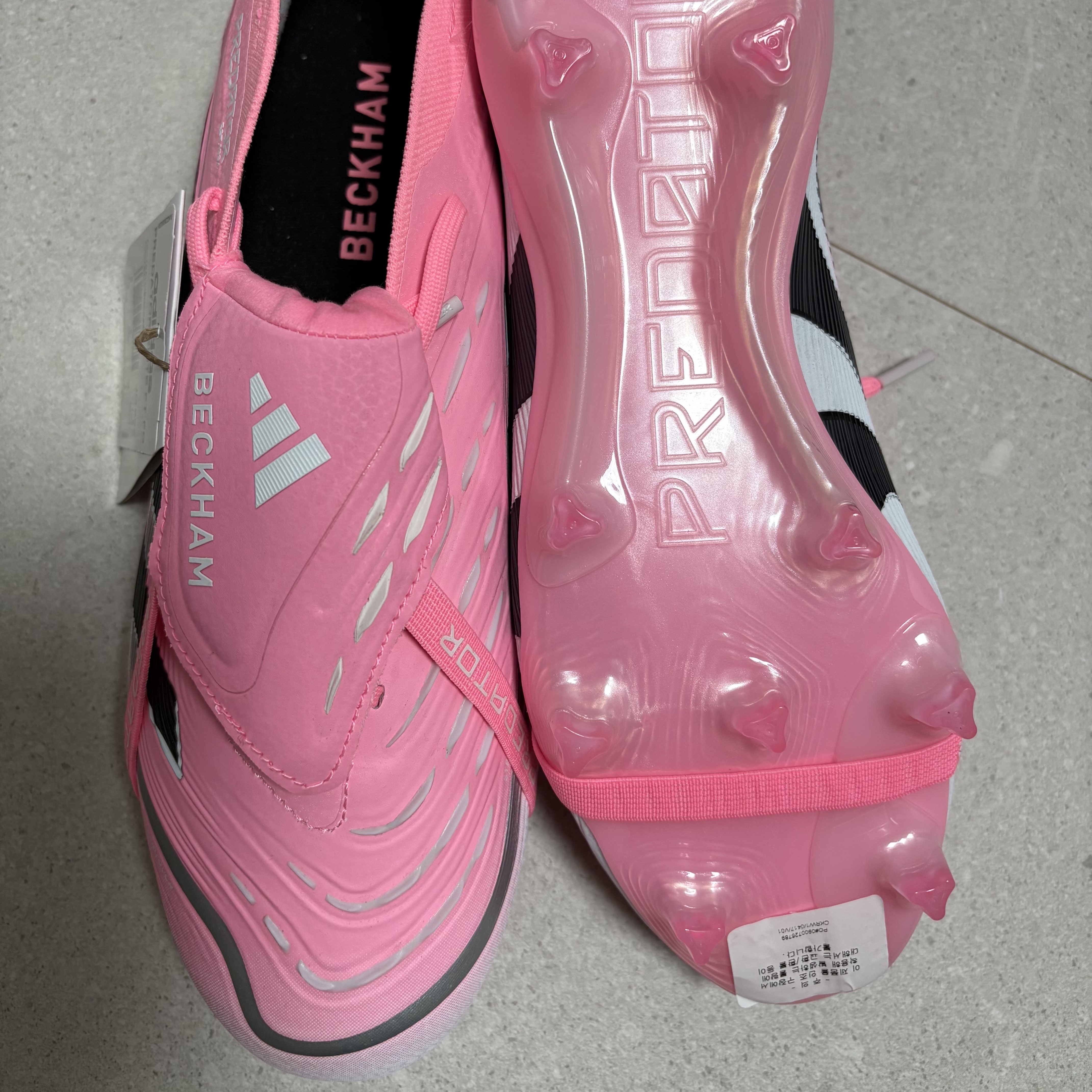 Adidas x David Beckham Predator Elite Fold-Over Tongue FG Beam Pink Core Black, Adidas Predator Elite Foldover Tongue AG Cloud White Core Black 착용 스타일 - 2