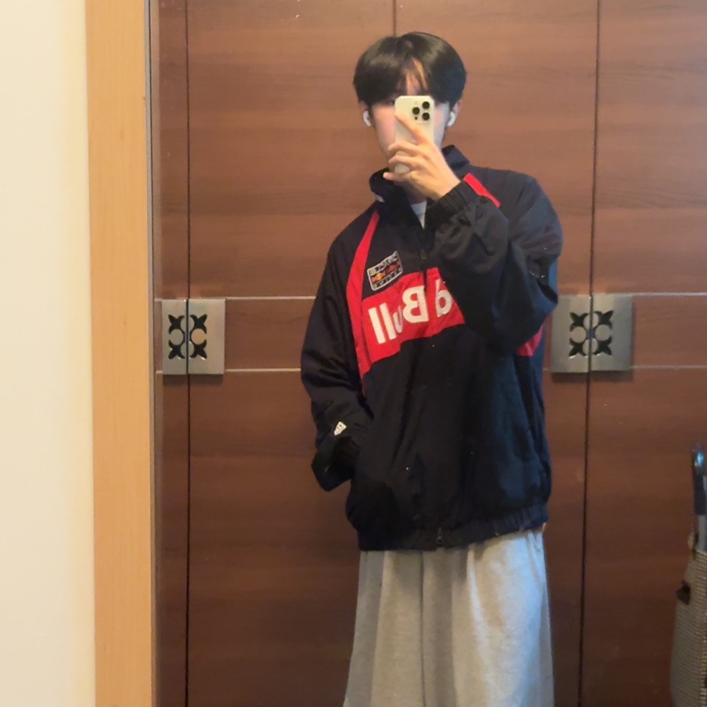 New Era x Oracle Red Bull Racing Track Jacket Navy 착용 스타일 - 1