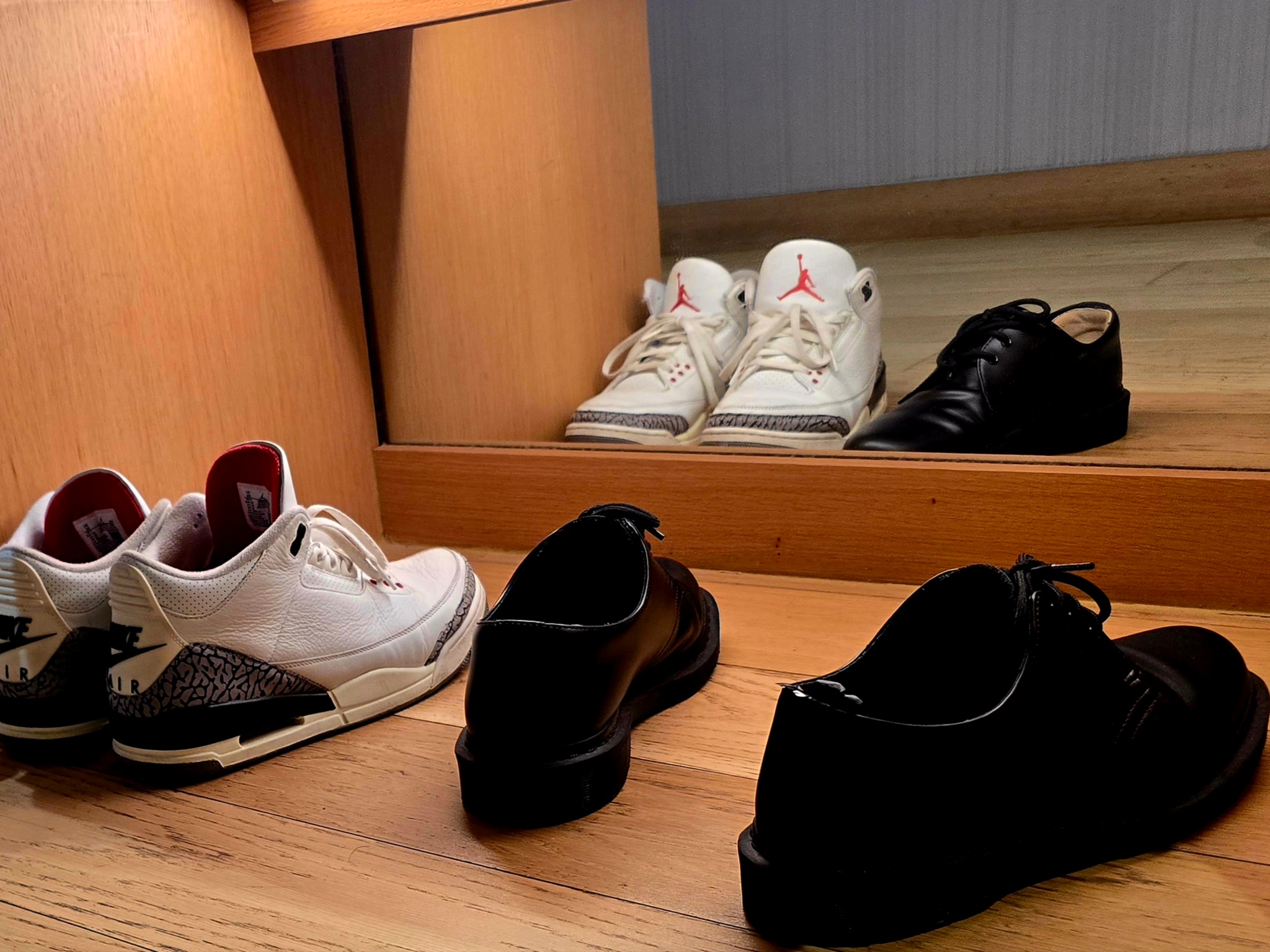 Dr. Martens 1461 Mono Black, Jordan 3 Retro White Cement Reimagined 착용 스타일
