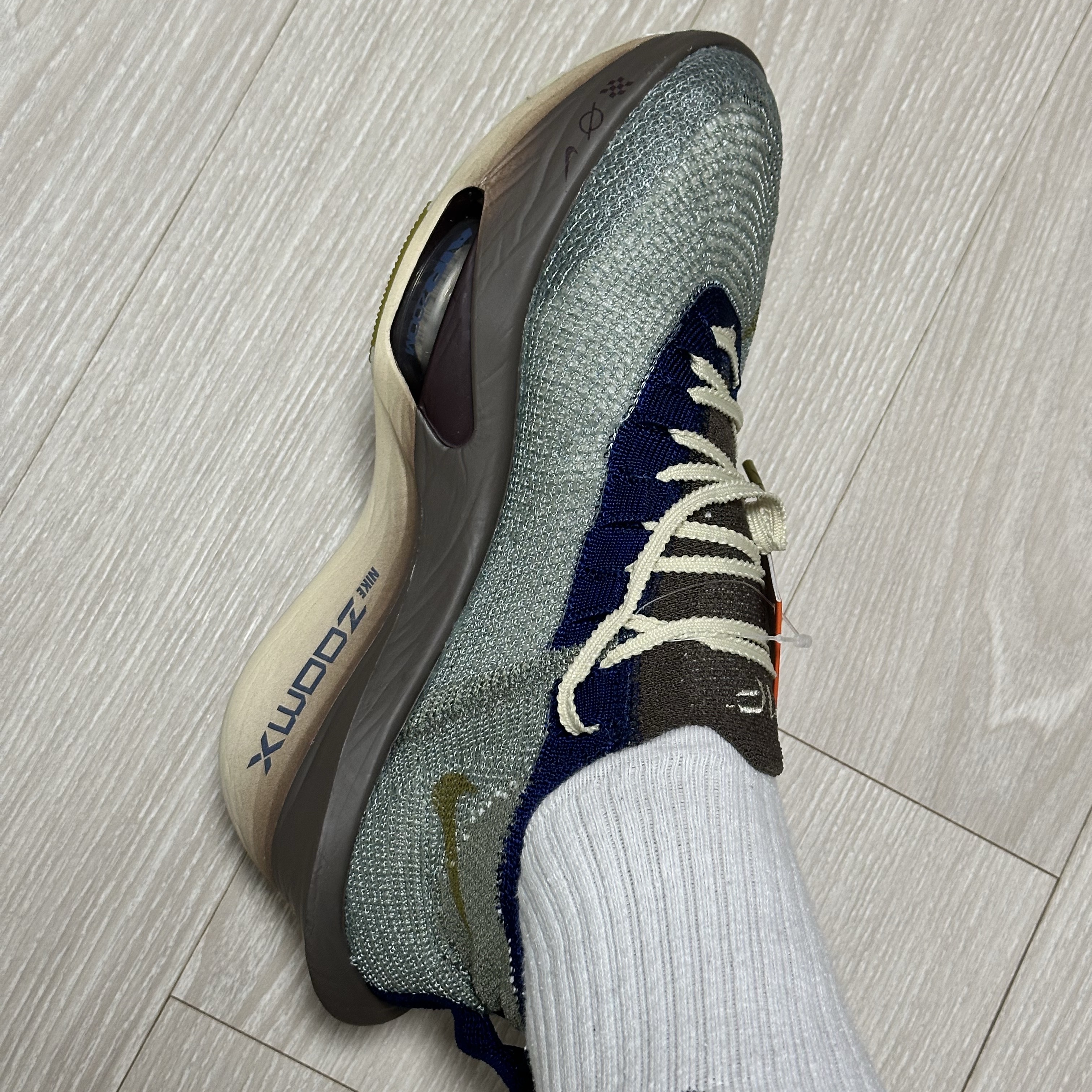 Nike Air Zoom Alphafly Next% 3 PRM Light Army Ironstone 착용 스타일