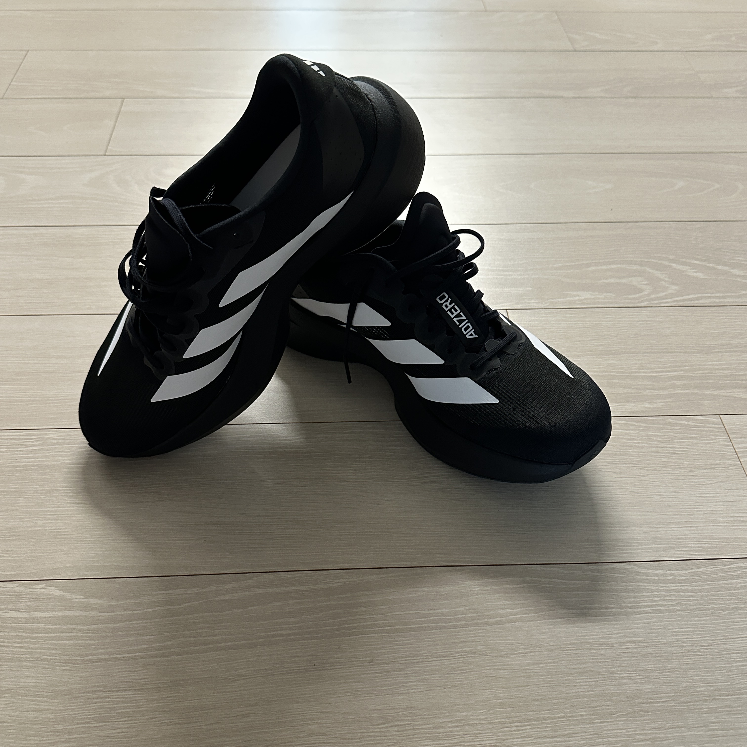 Adidas Adizero EVO SL Core Black Cloud White 착용 스타일 - 1