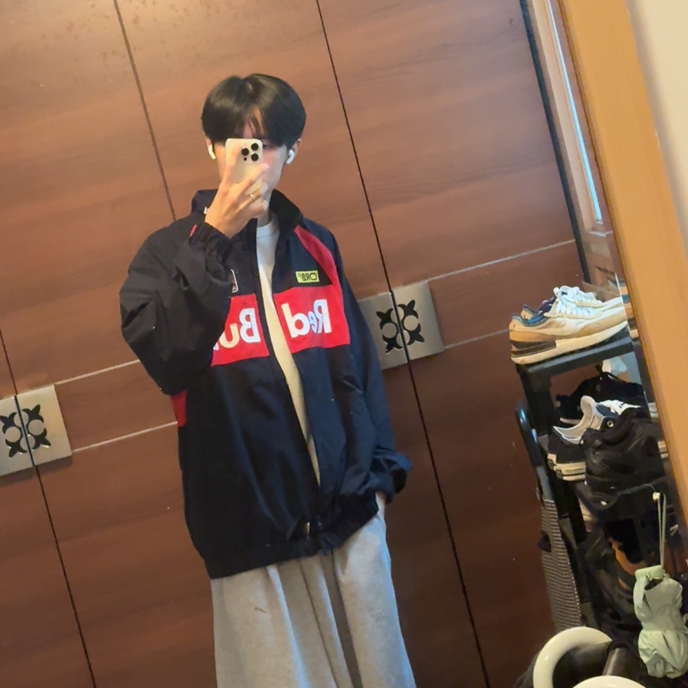 New Era x Oracle Red Bull Racing Track Jacket Navy 착용 스타일 - 2
