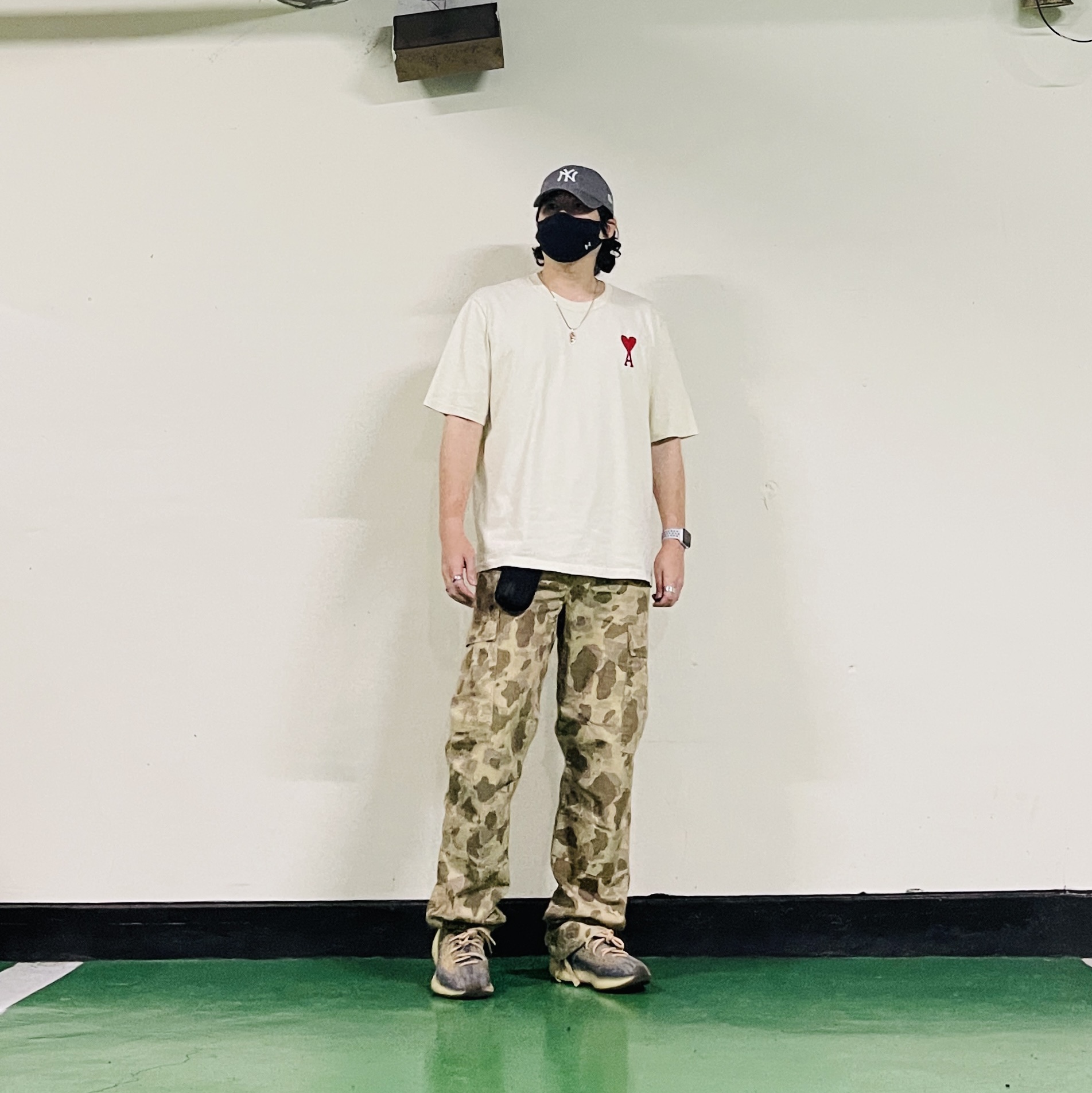 Essentials Track Jacket Black Reflective - 20FW, New Era x MoMA New York Yankees Cap Storm Gray 착용 스타일 - 8