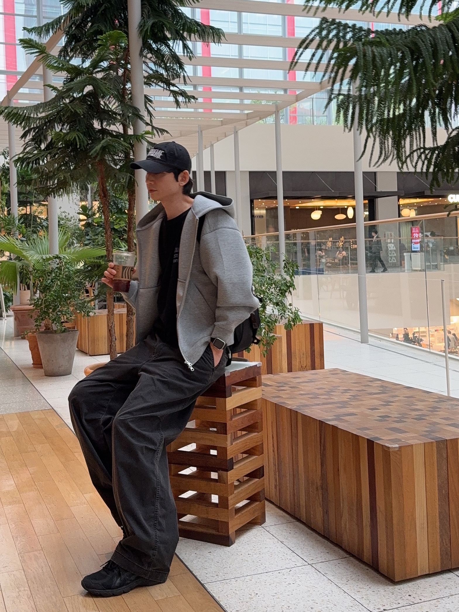 Asics Jog 100 T Black - 4E Extra Wide, Uniqlo C Wide Parachute Pants Denim Dark Gray - KR 착용 스타일 - 1