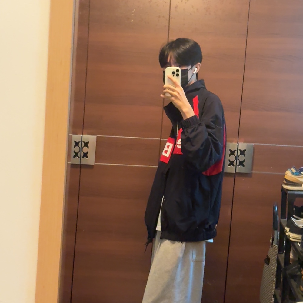 New Era x Oracle Red Bull Racing Track Jacket Navy 착용 스타일 - 3