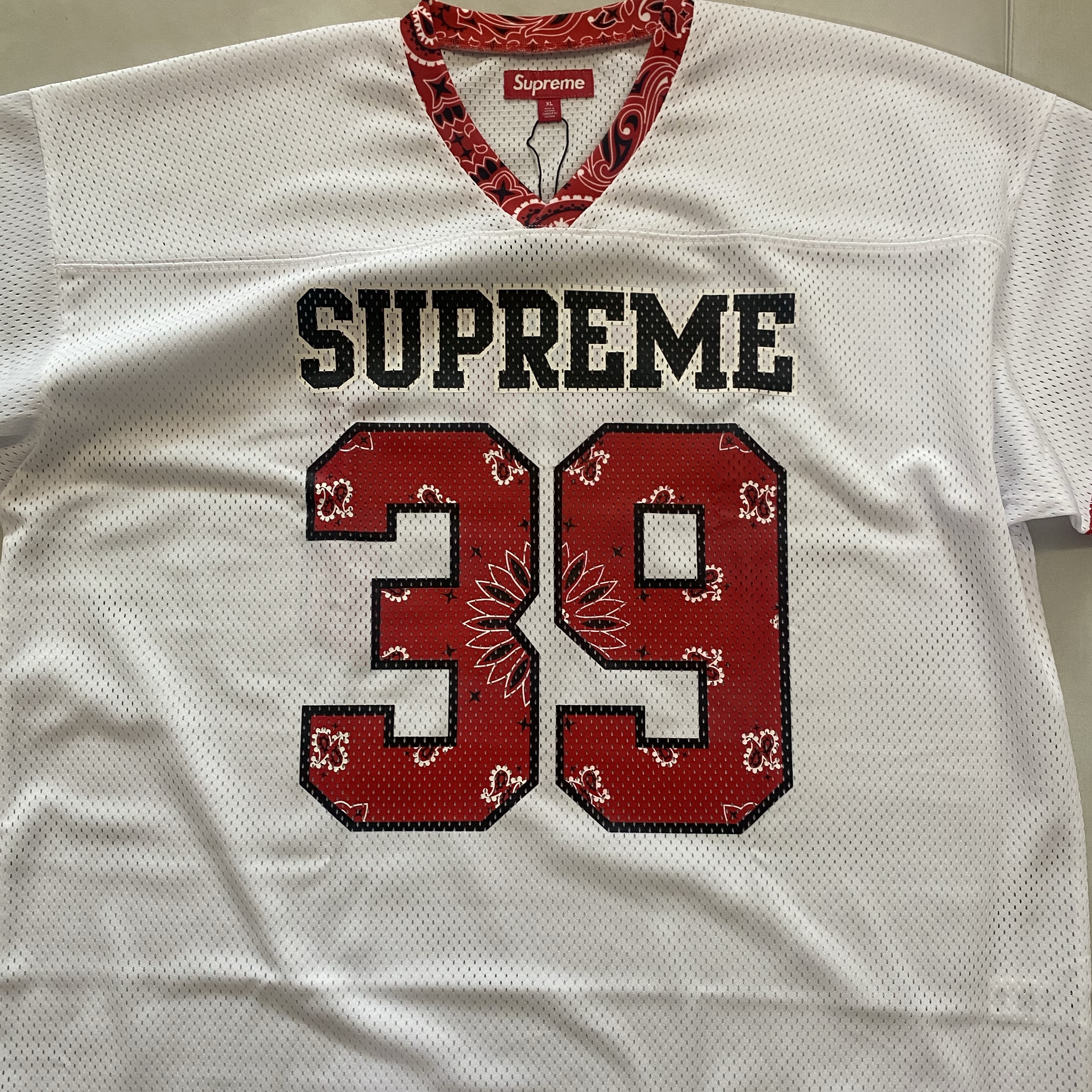 Supreme Bandana Football Jersey White - 25SS 착용 스타일