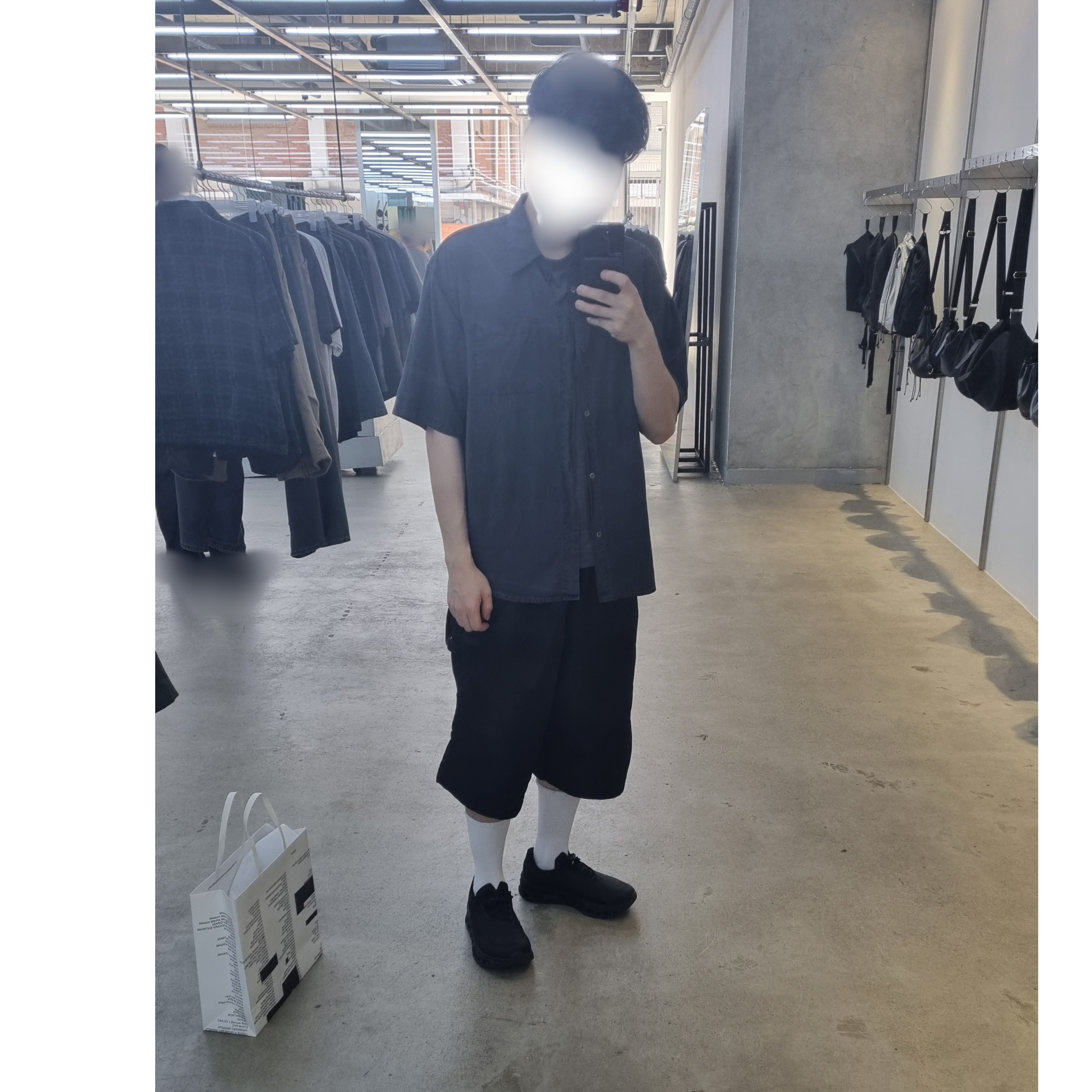 MJD Re-Nylon Wide Carpenter Bermuda Pants Black, MJD Re-Nylon Wide Carpenter Bermuda Pants Black 착용 스타일 - 1