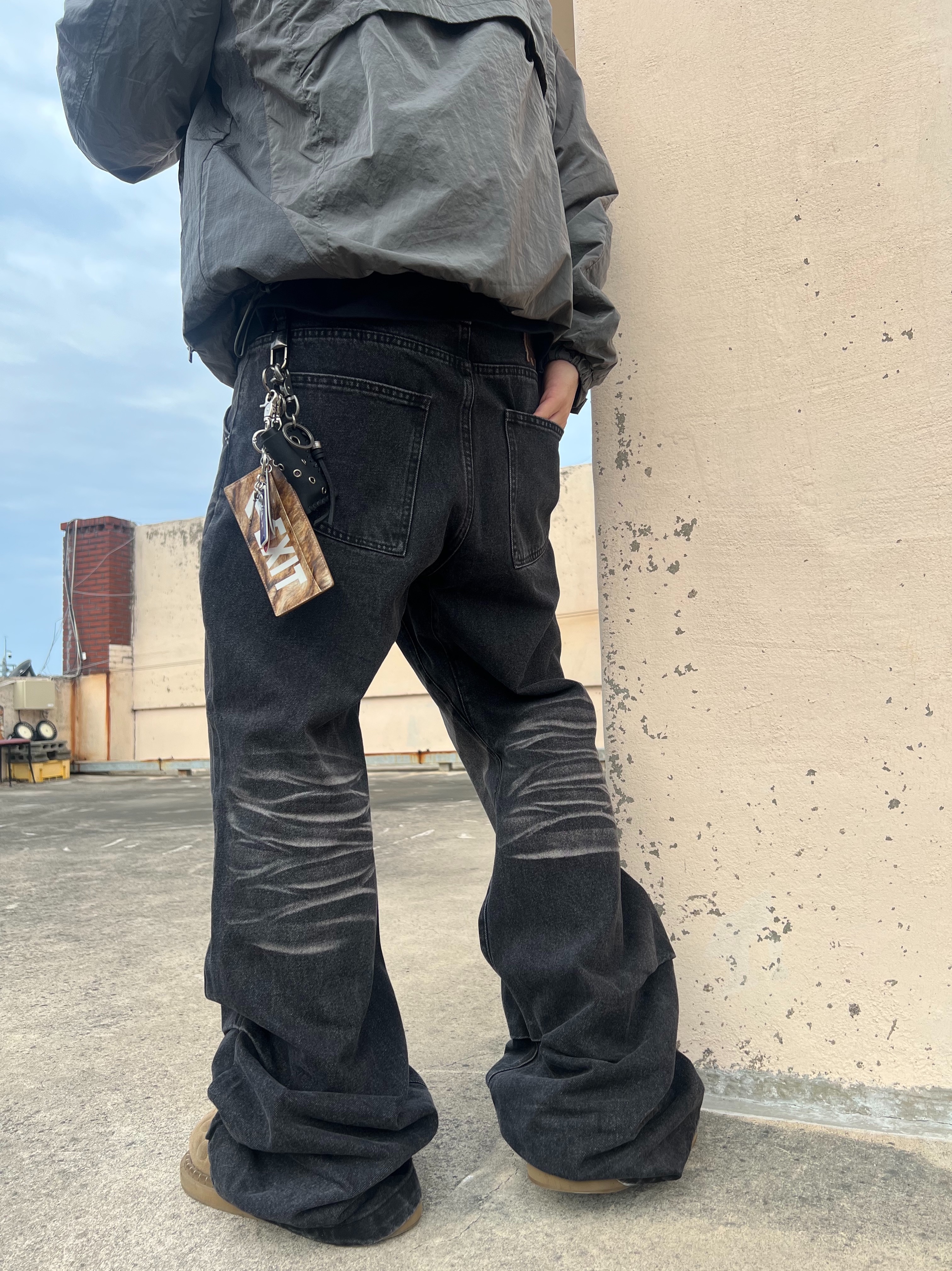 Kinchi x Yiyae Bone Mule Camel 착용 스타일 - 6
