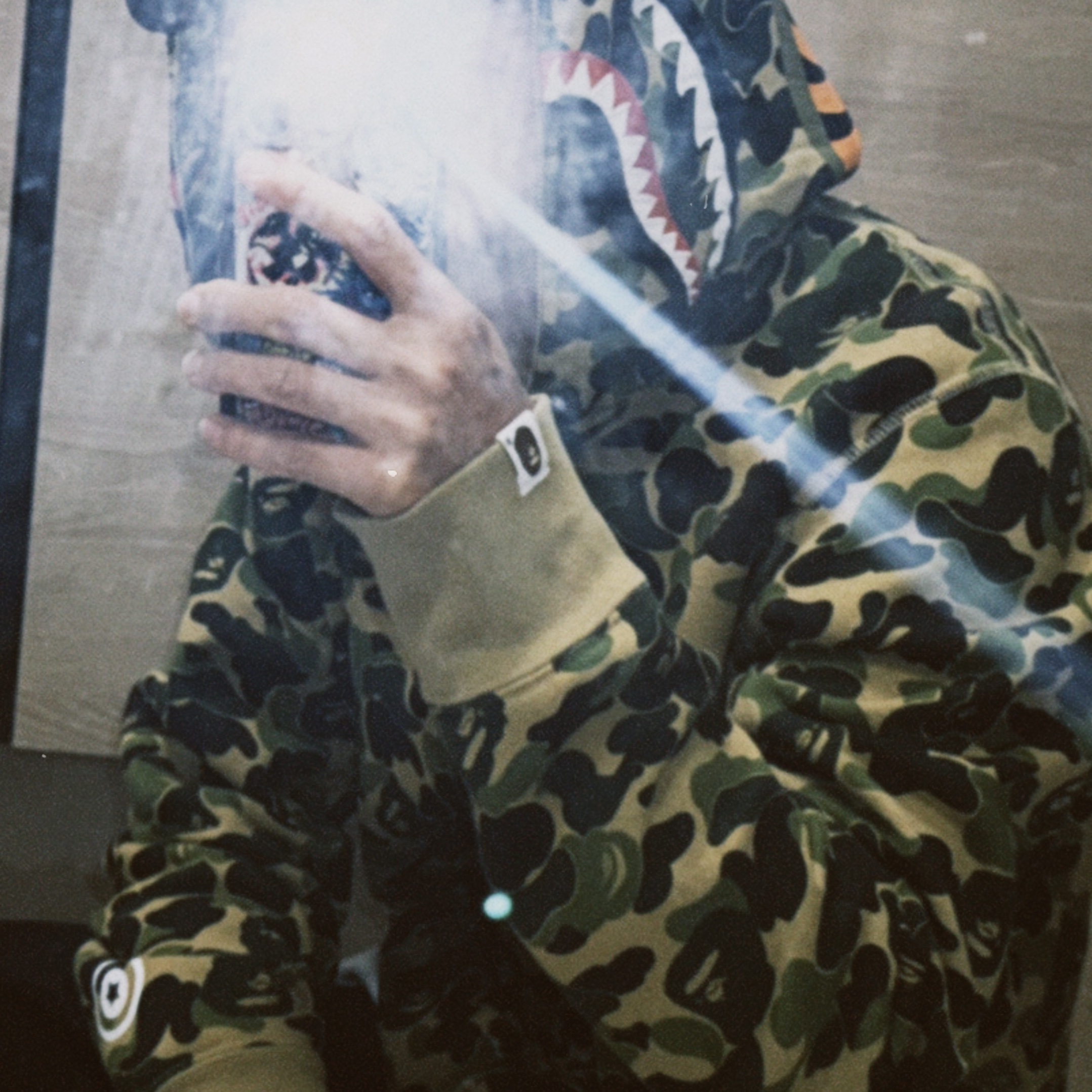 BAPE ABC Camo Shark Full Zip Hoodie Green 착용 스타일 - 1