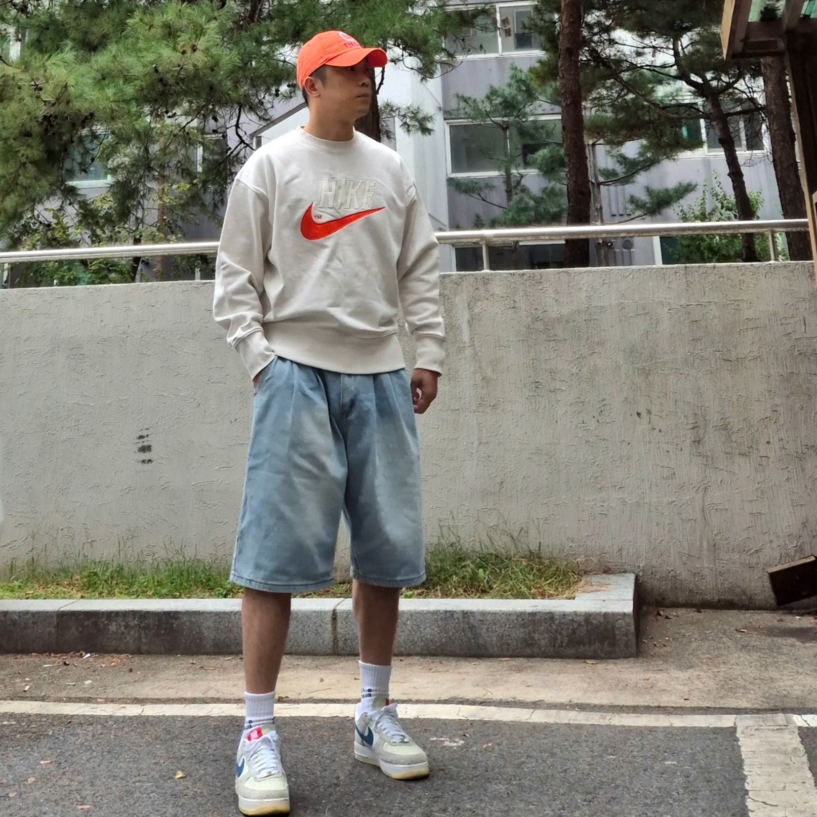 Nike x Undefeated Air Force 1 Low SP 5 On It, IAB Studio Socks White (5 Pack) 착용 스타일 - 1