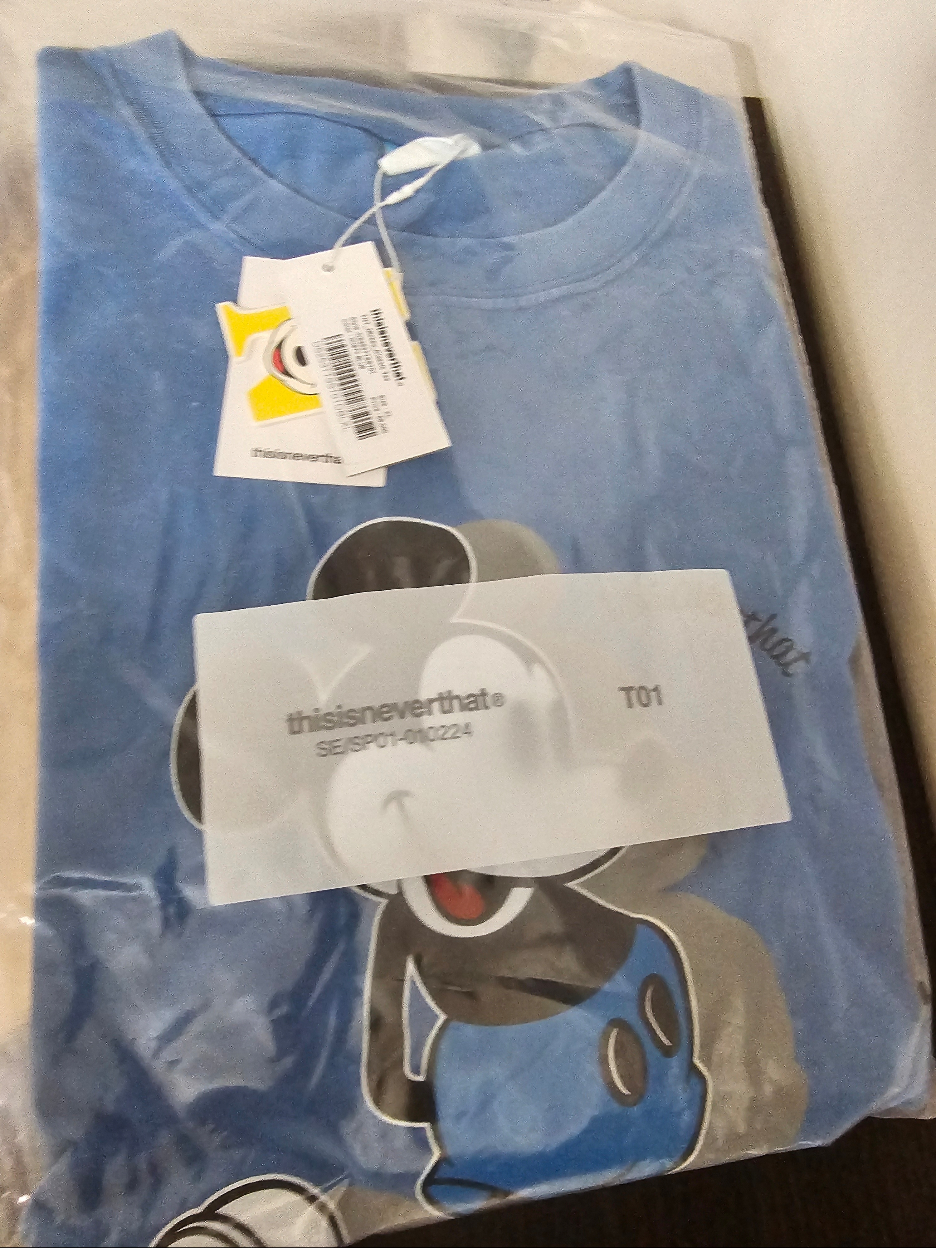 Thisisneverthat x Disney Mickey Classic T-Shirt Dusty Blue 착용 스타일