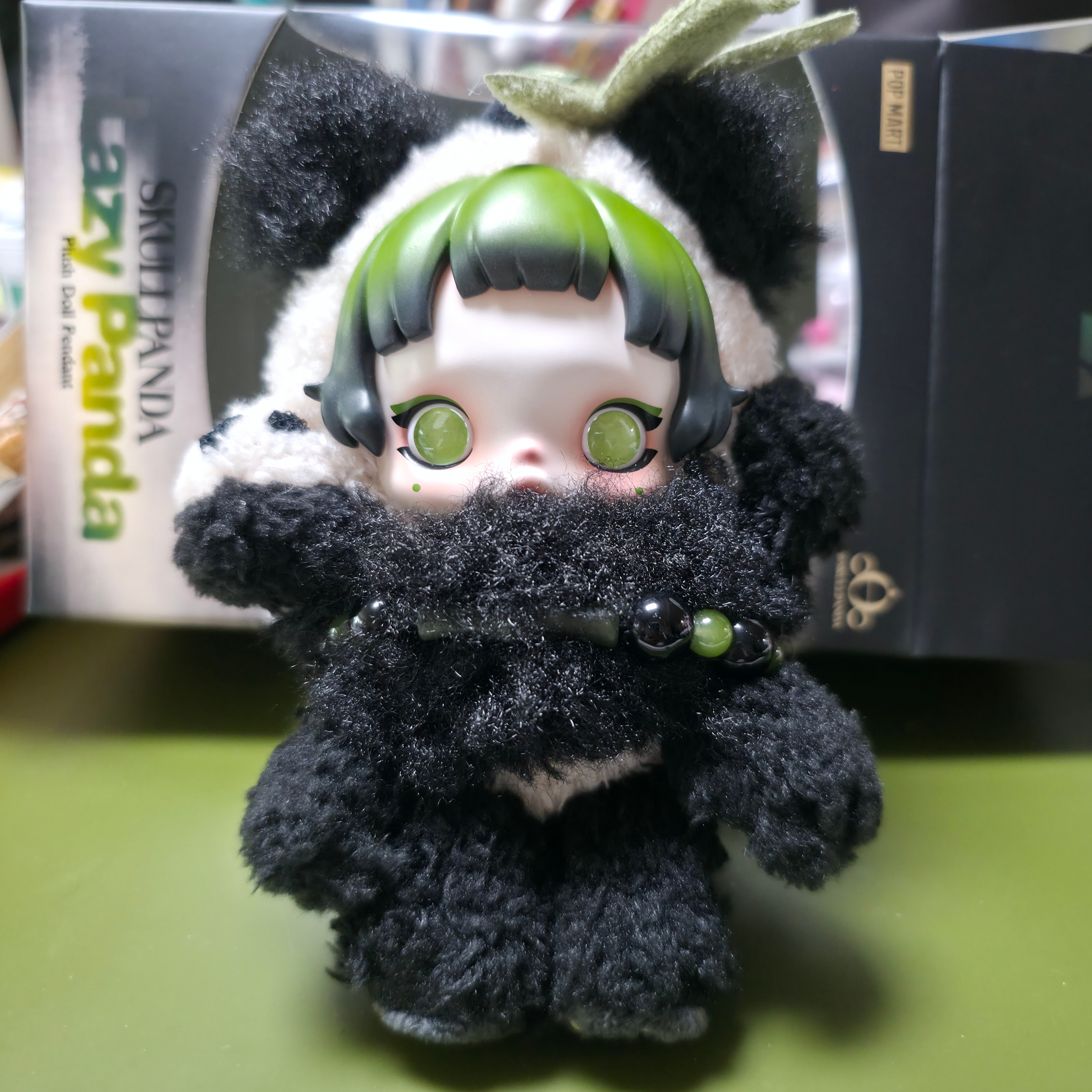 Pop Mart Skullpanda Lazy Panda Plush Doll Pendant 착용 스타일 - 1