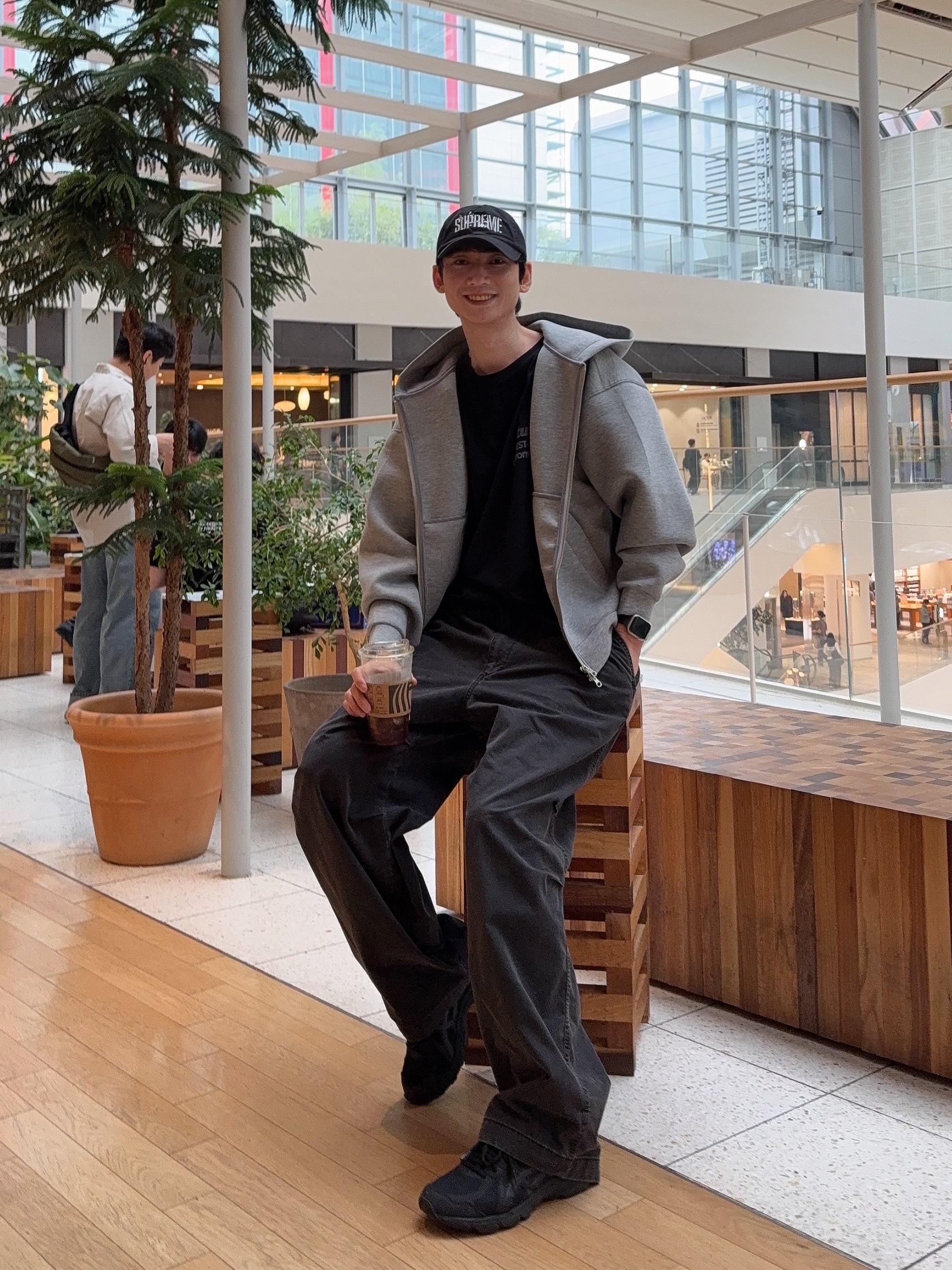 Asics Jog 100 T Black - 4E Extra Wide, Uniqlo C Wide Parachute Pants Denim Dark Gray - KR 착용 스타일 - 3